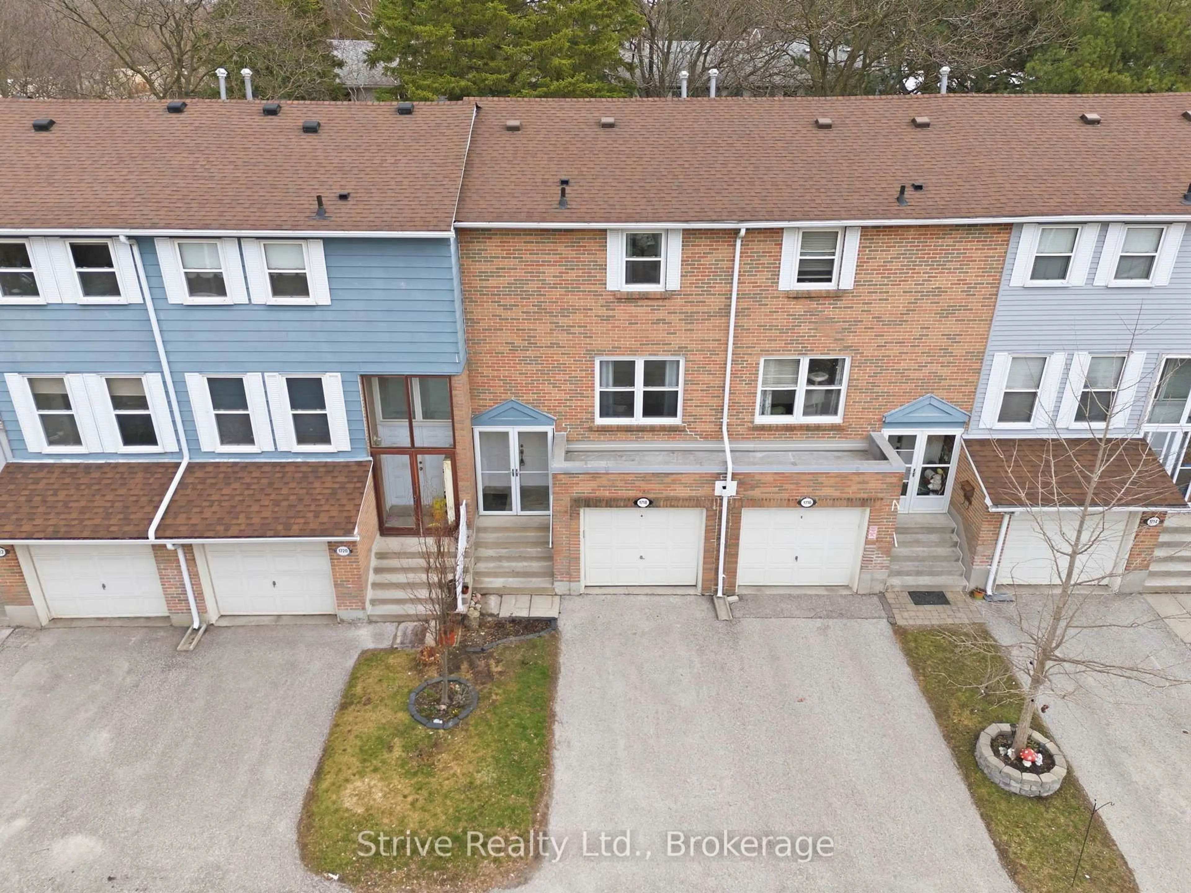 A pic from outside/outdoor area/front of a property/back of a property/a pic from drone, street for 1718 John St #33, Markham Ontario L3T 1Y9