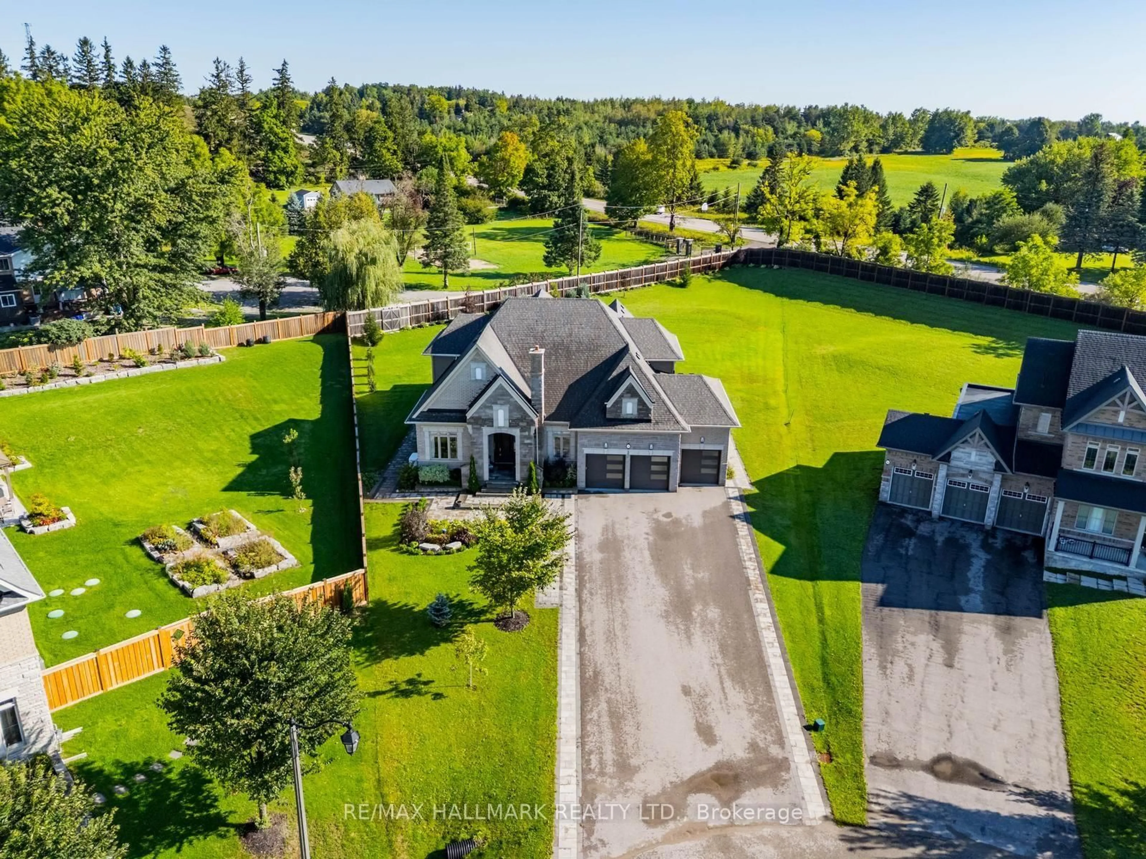 A pic from outside/outdoor area/front of a property/back of a property/a pic from drone, water/lake/river/ocean view for 8 Kingstree Crt, Whitchurch-Stouffville Ontario L4A 0G9