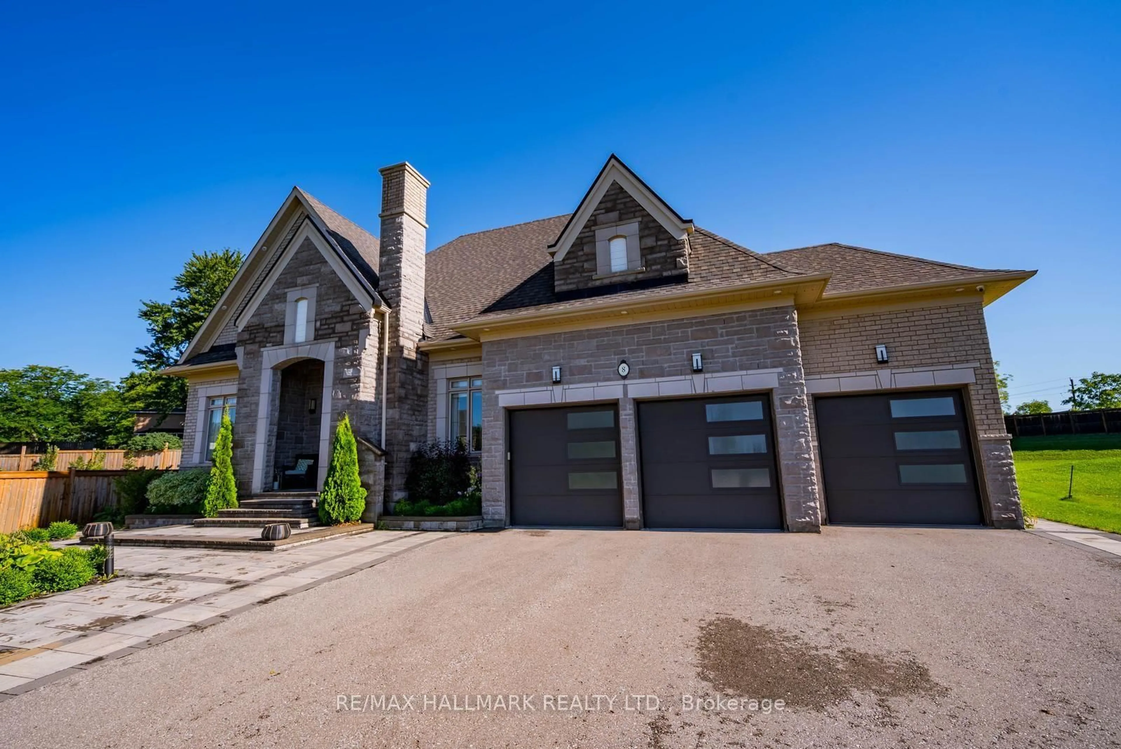 Home with brick exterior material, street for 8 Kingstree Crt, Whitchurch-Stouffville Ontario L4A 0G9