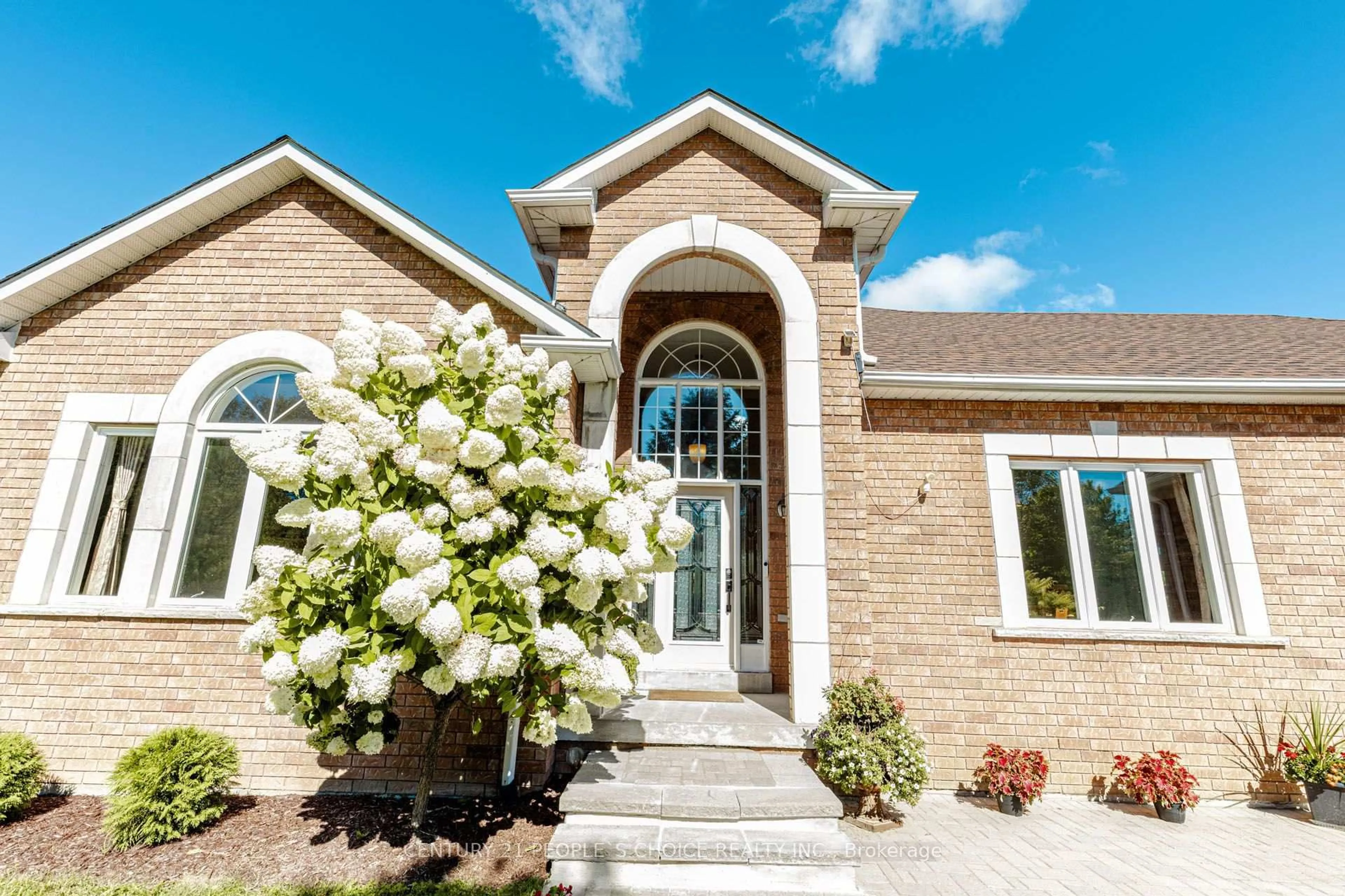 Home with brick exterior material, unknown for 44 Deer Ridge Rd, Uxbridge Ontario L0C 1A0