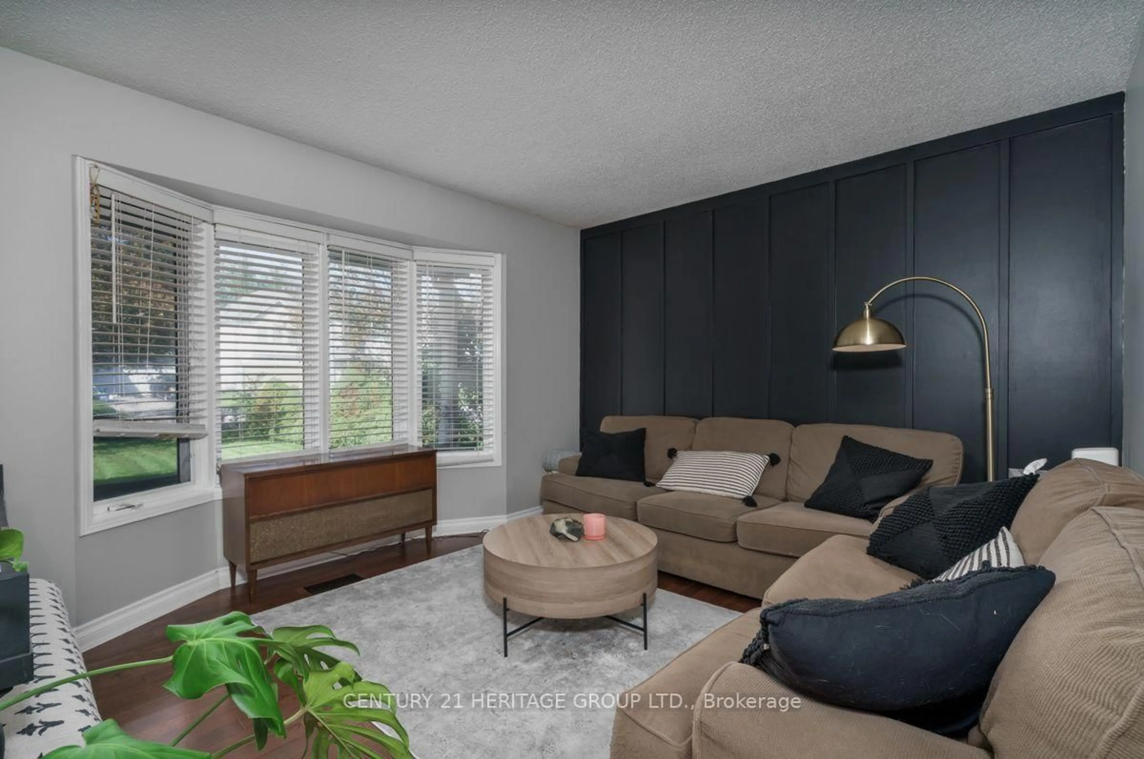 Living room with furniture, wood/laminate floor for 1919 Applewood Ave, Innisfil Ontario L9S 1W2