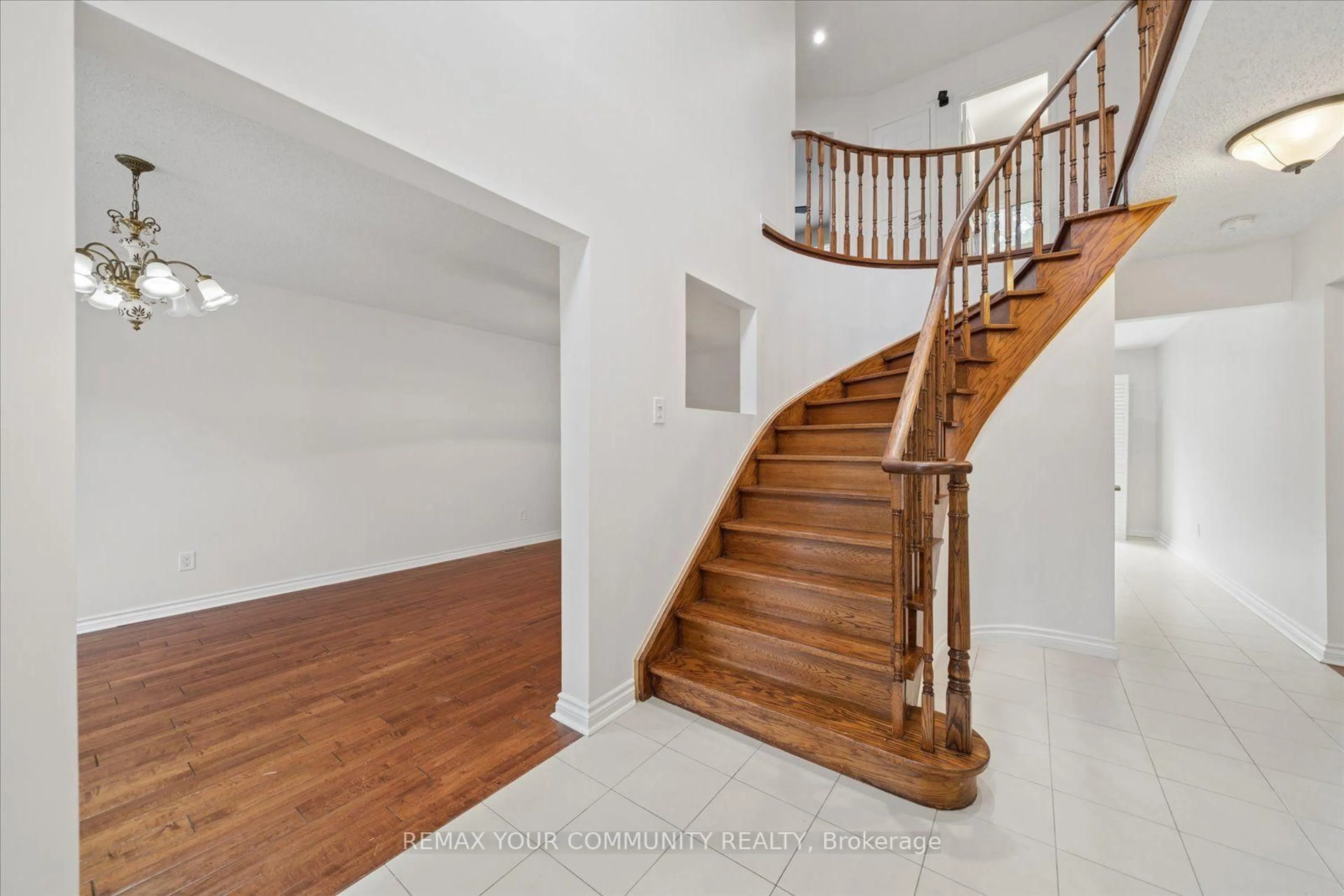 Unknown for 102 Edmund Seager Dr, Vaughan Ontario L4J 4S8