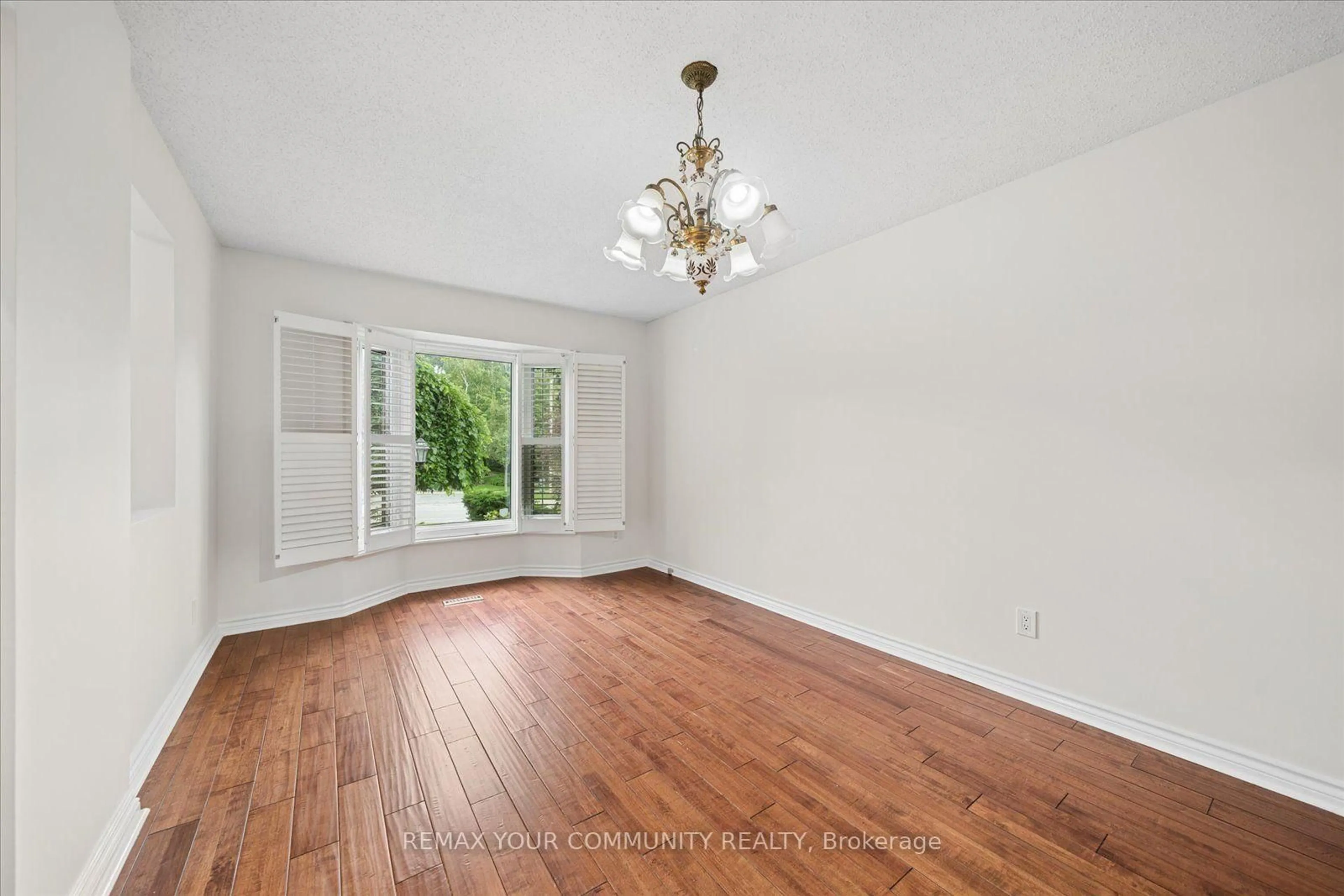 A pic of a room for 102 Edmund Seager Dr, Vaughan Ontario L4J 4S8