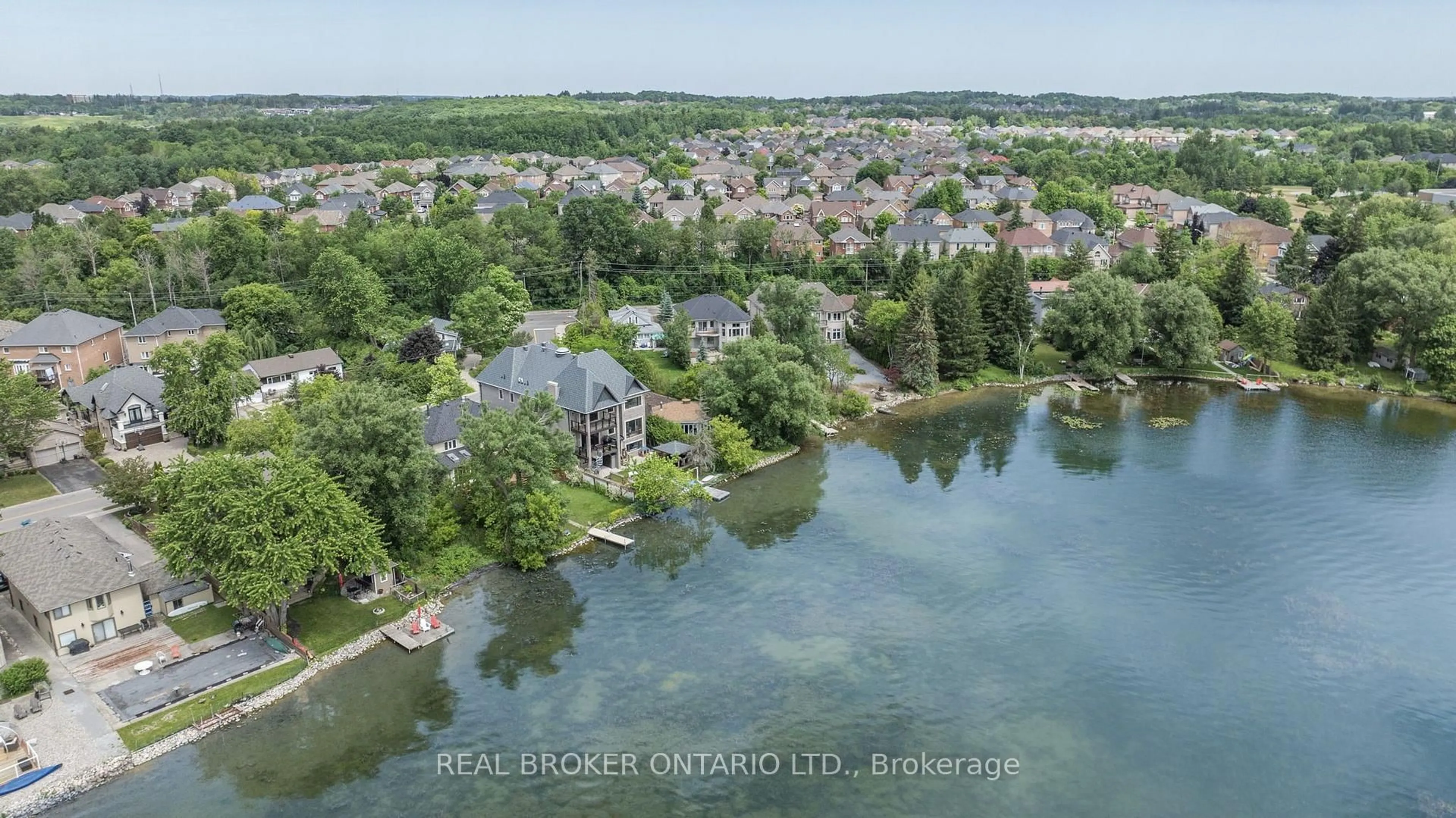 A pic from outside/outdoor area/front of a property/back of a property/a pic from drone, water/lake/river/ocean view for 429 North Lake Rd, Richmond Hill Ontario L4E 3A7