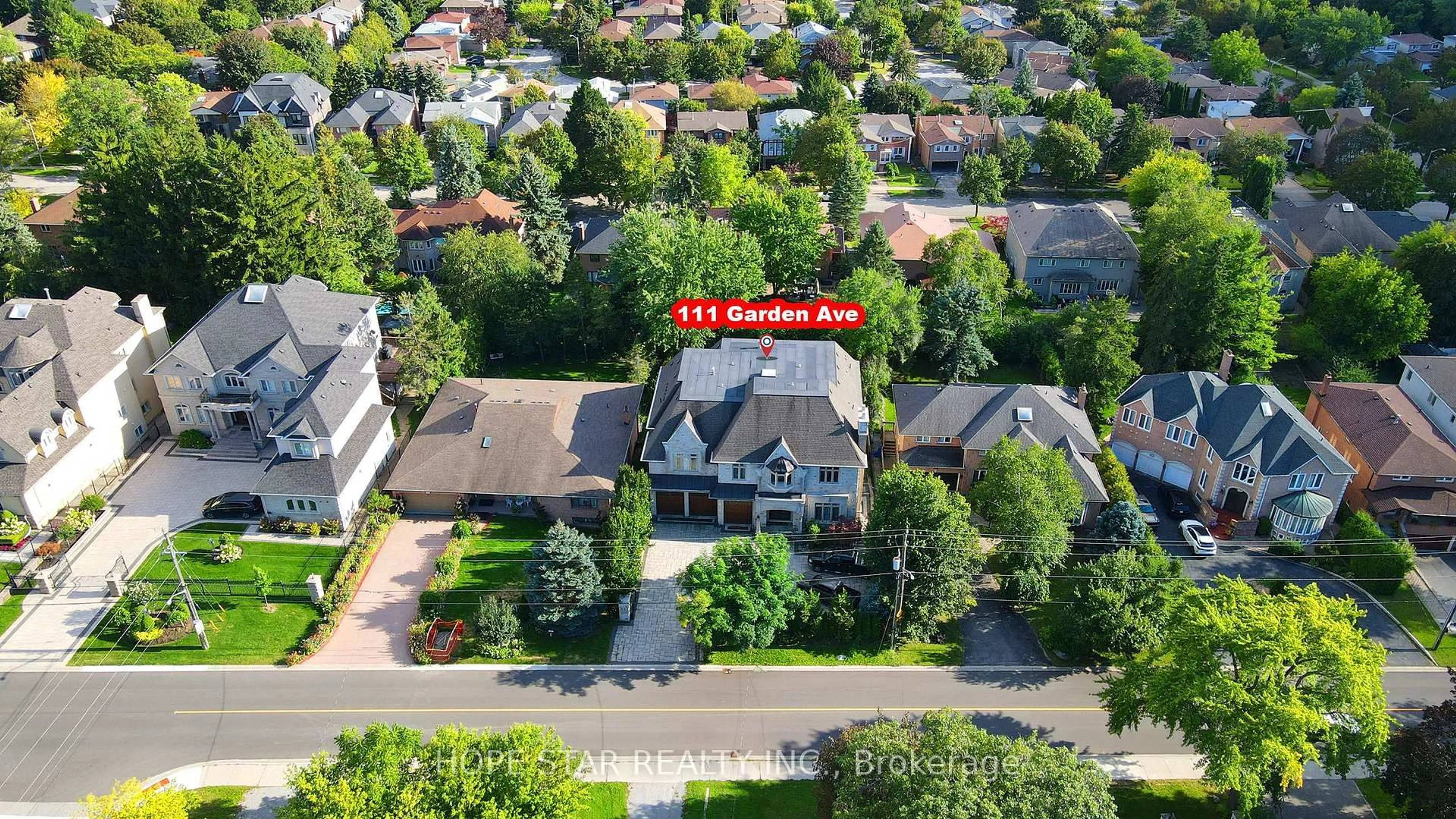 A pic from outside/outdoor area/front of a property/back of a property/a pic from drone, street for 111 Garden Ave, Richmond Hill Ontario L4C 6L6