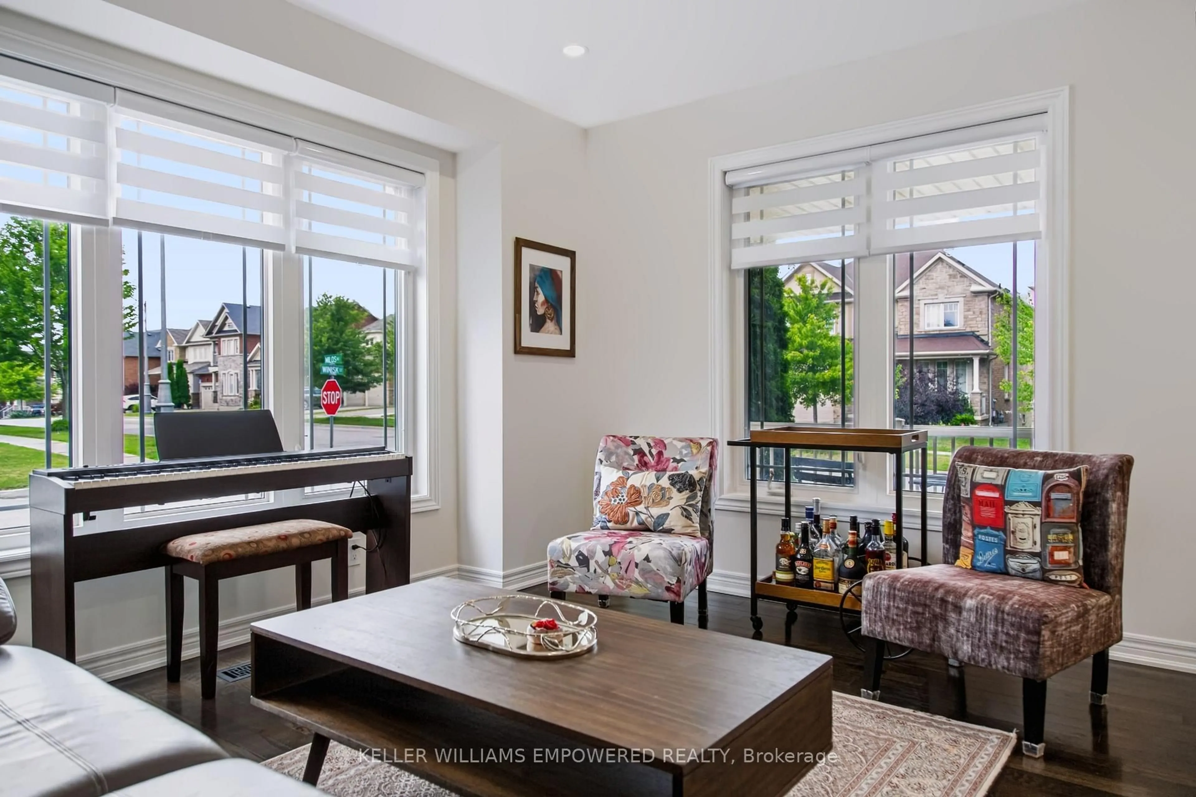 Living room with furniture, unknown for 33 Winisk St, Richmond Hill Ontario L4E 0L5
