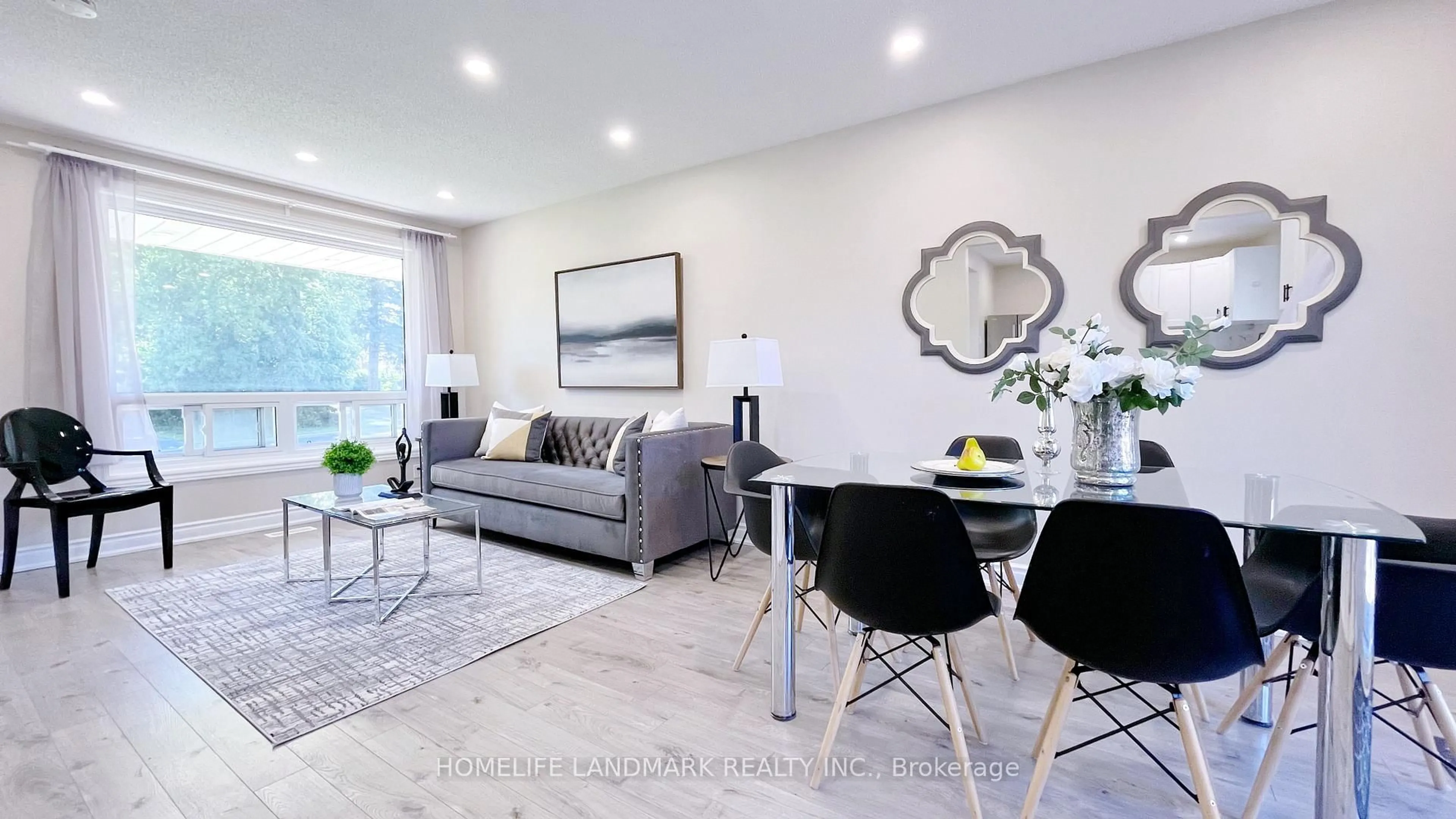Living room with furniture, unknown for 5 Johnson Rd, Aurora Ontario L4G 2A1