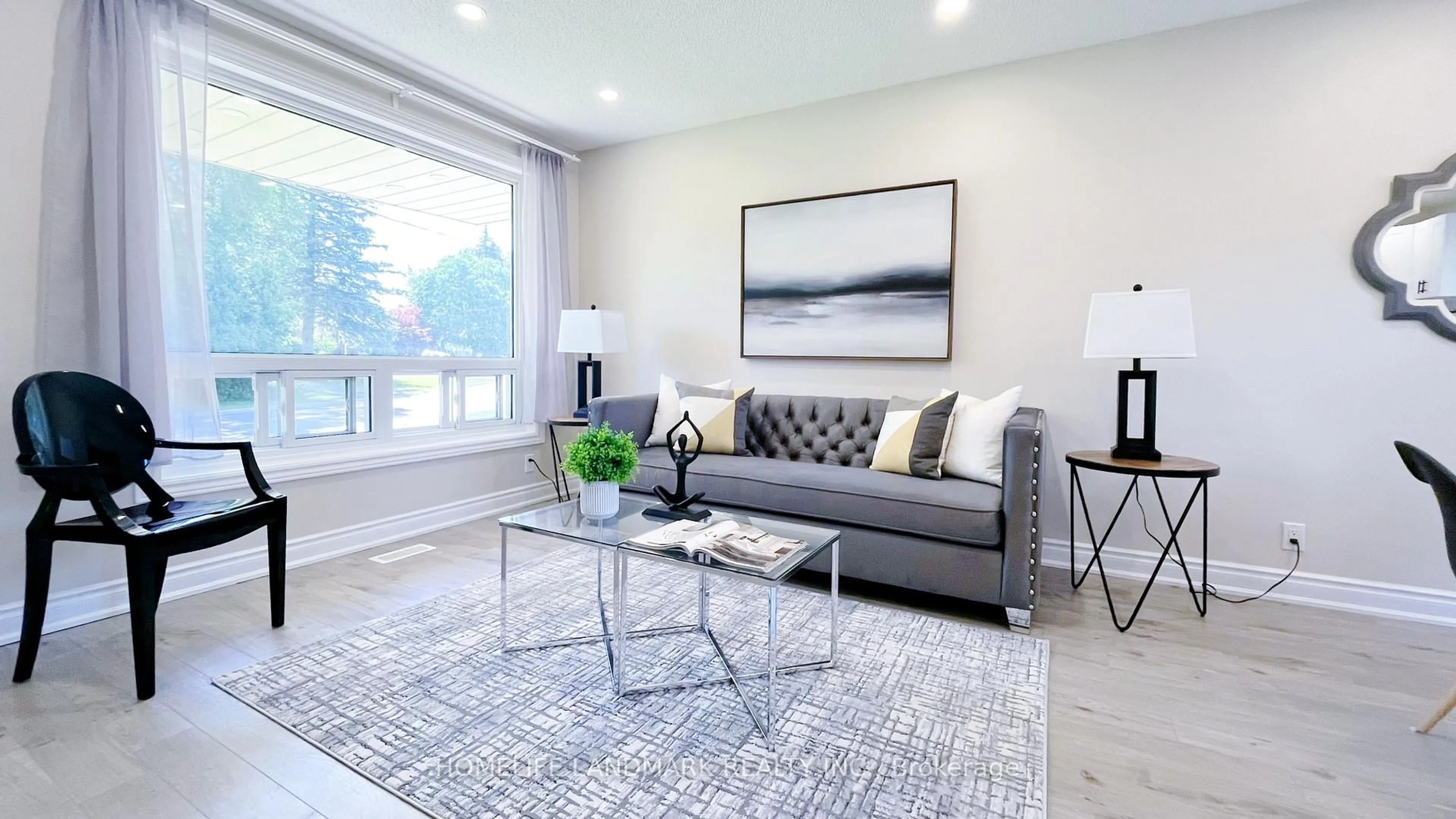 Living room with furniture, unknown for 5 Johnson Rd, Aurora Ontario L4G 2A1