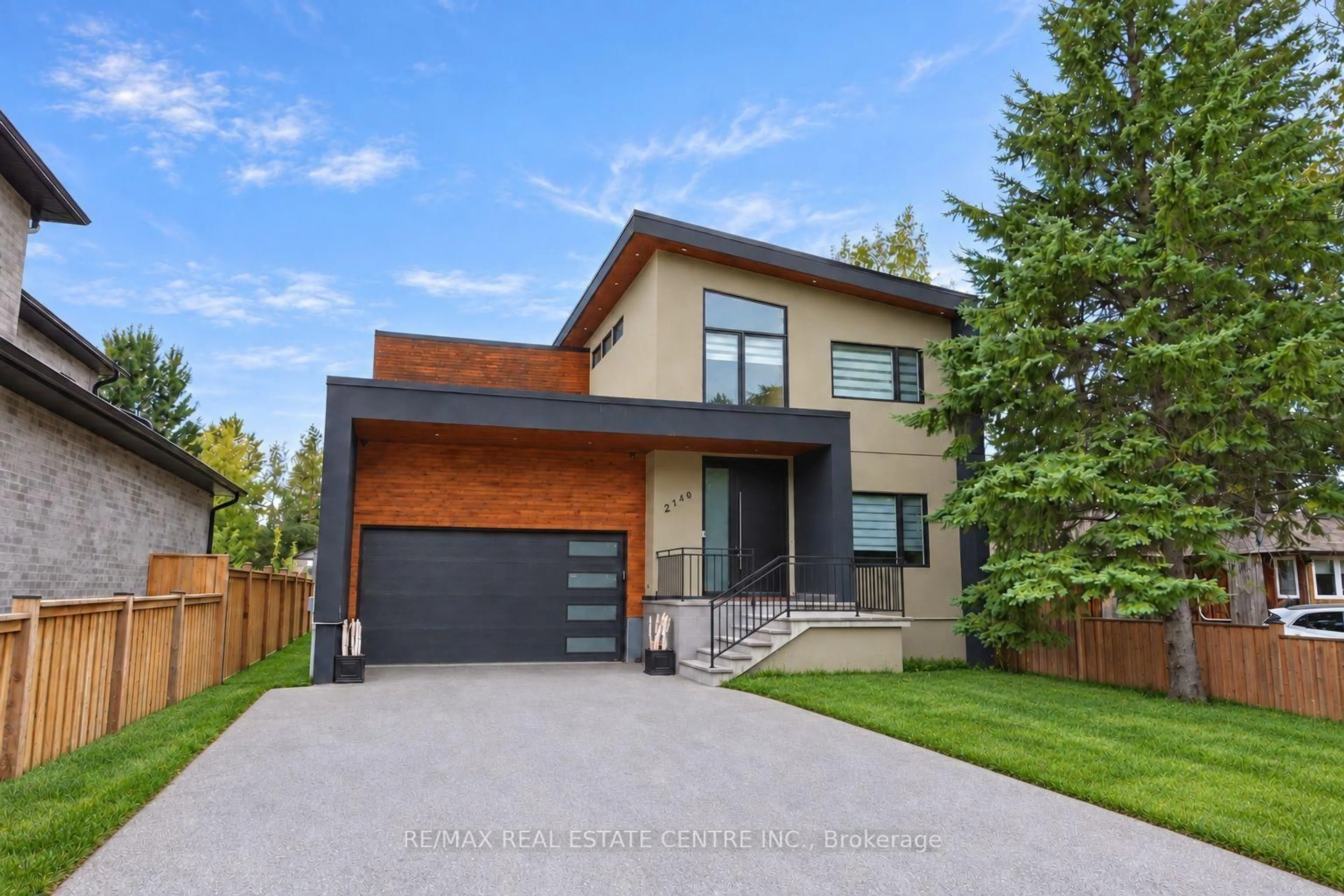 Home with brick exterior material, street for 2140 Willard Ave, Innisfil Ontario L9S 2C2