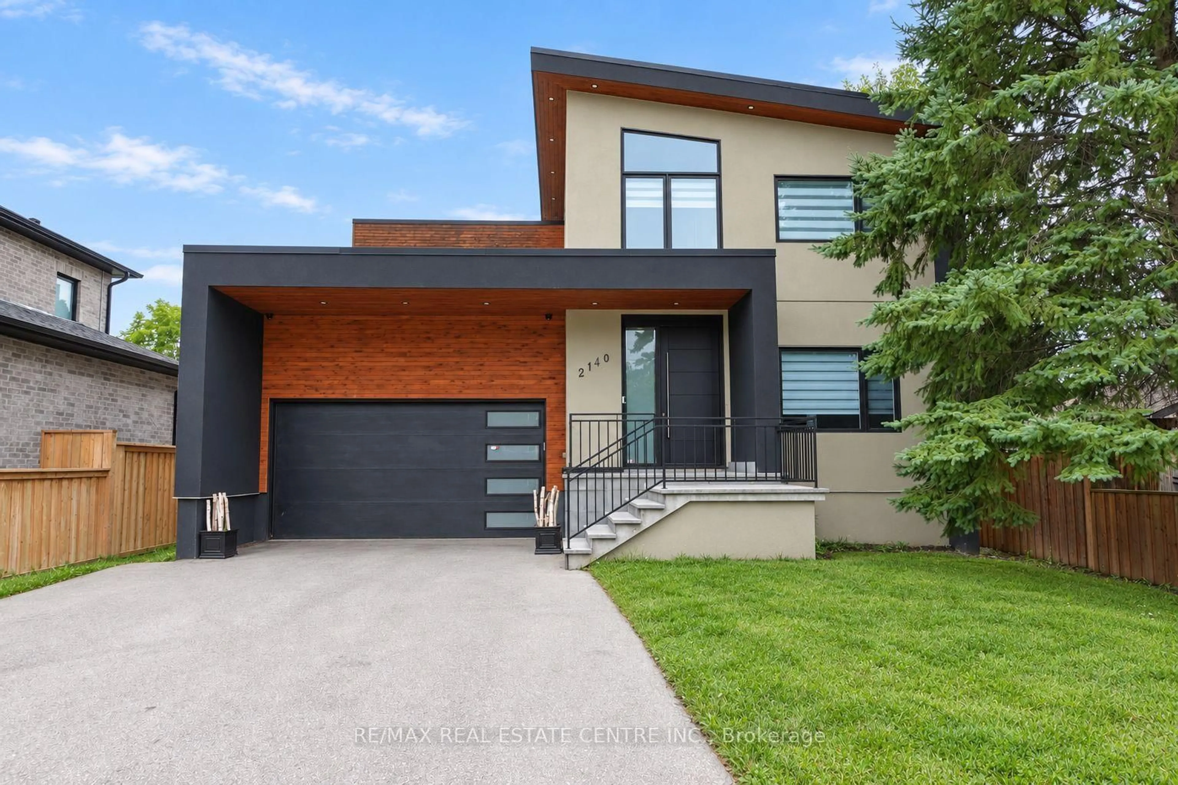 Home with brick exterior material, street for 2140 Willard Ave, Innisfil Ontario L9S 2C2