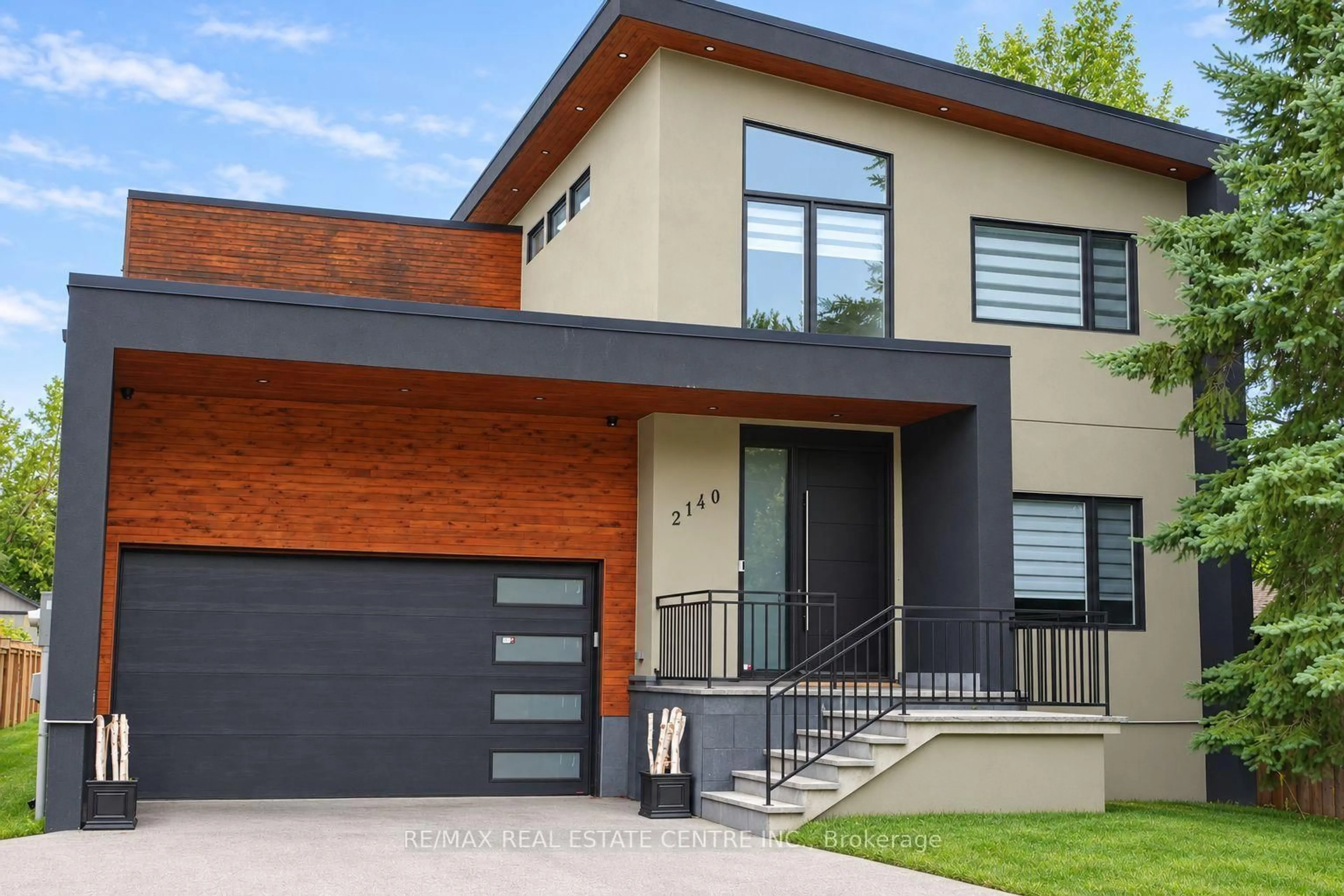 Home with brick exterior material, street for 2140 Willard Ave, Innisfil Ontario L9S 2C2