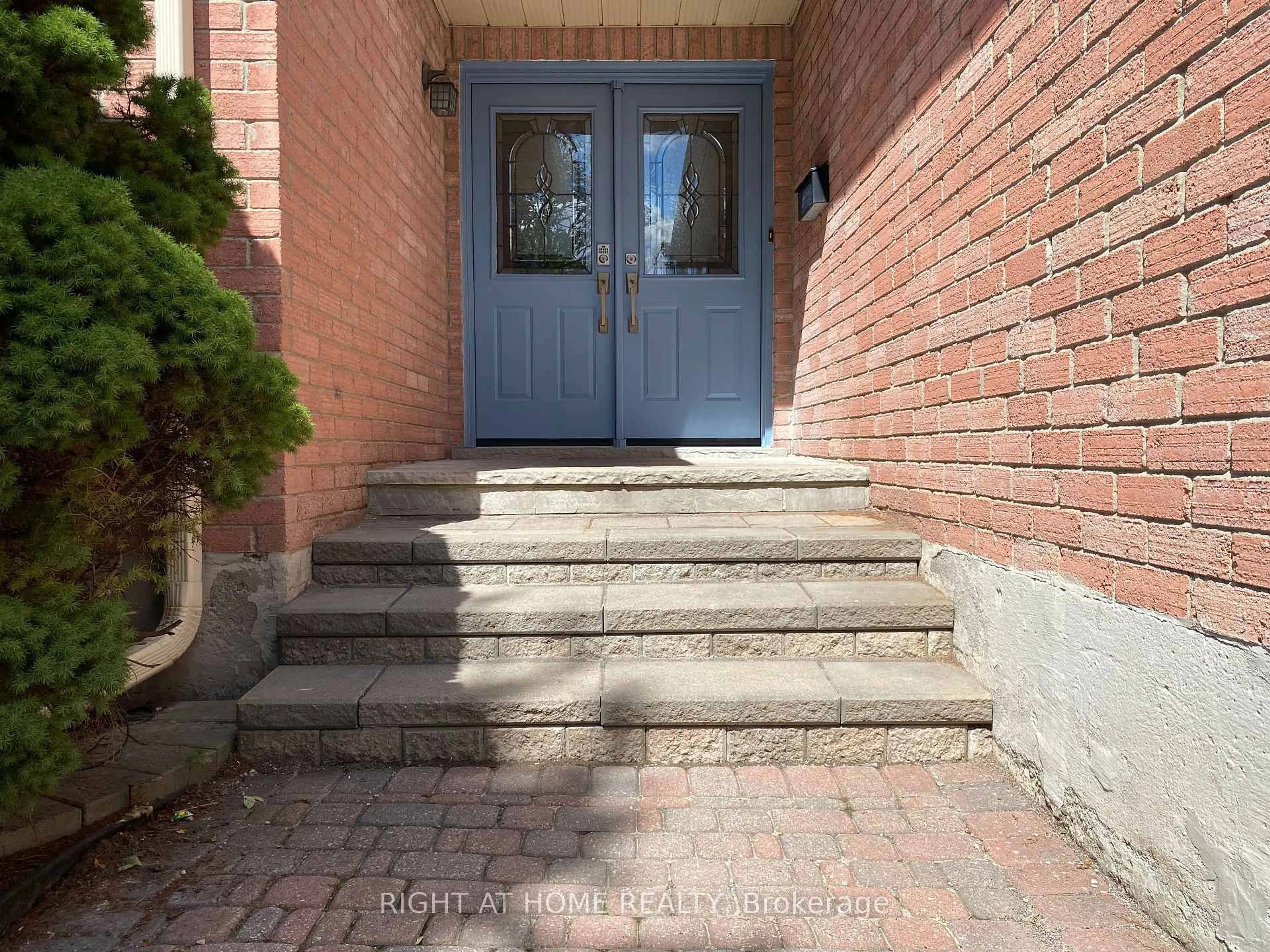 Unknown for 4 Kirkland Crt, Richmond Hill Ontario L4C 9H3