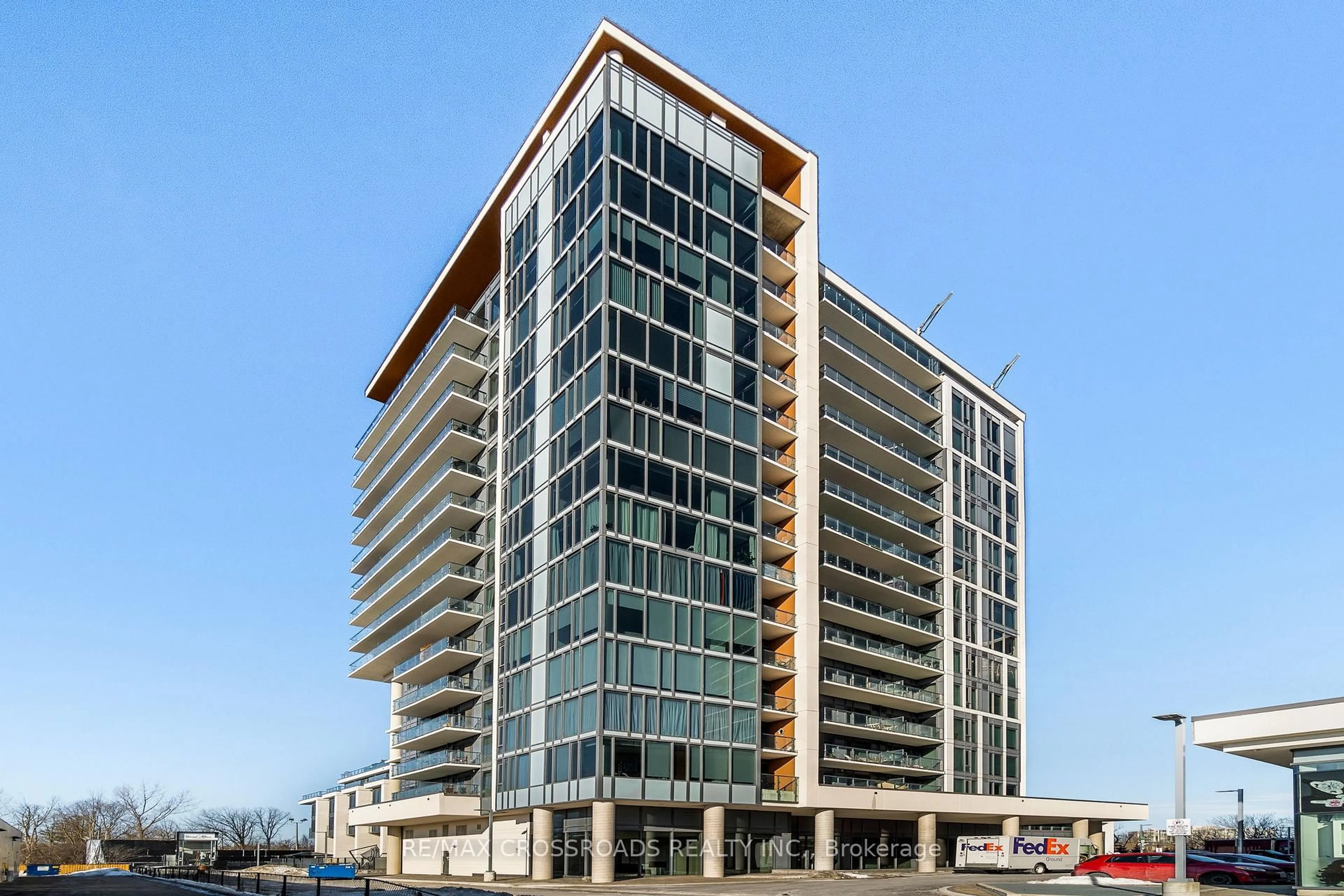 Indoor foyer for 9618 Yonge St #TH102, Richmond Hill Ontario L4C 0X5