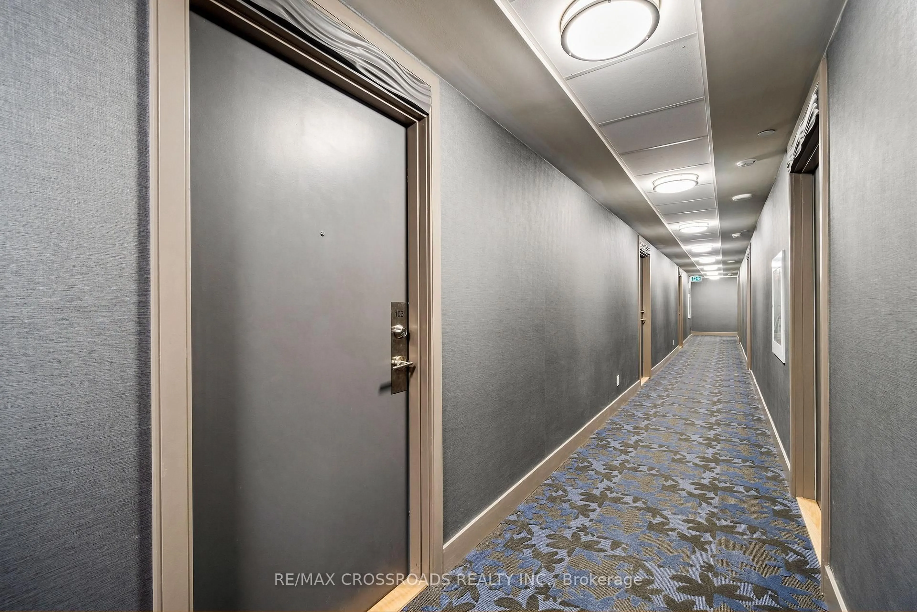 Indoor foyer for 9618 Yonge St #TH102, Richmond Hill Ontario L4C 0X5