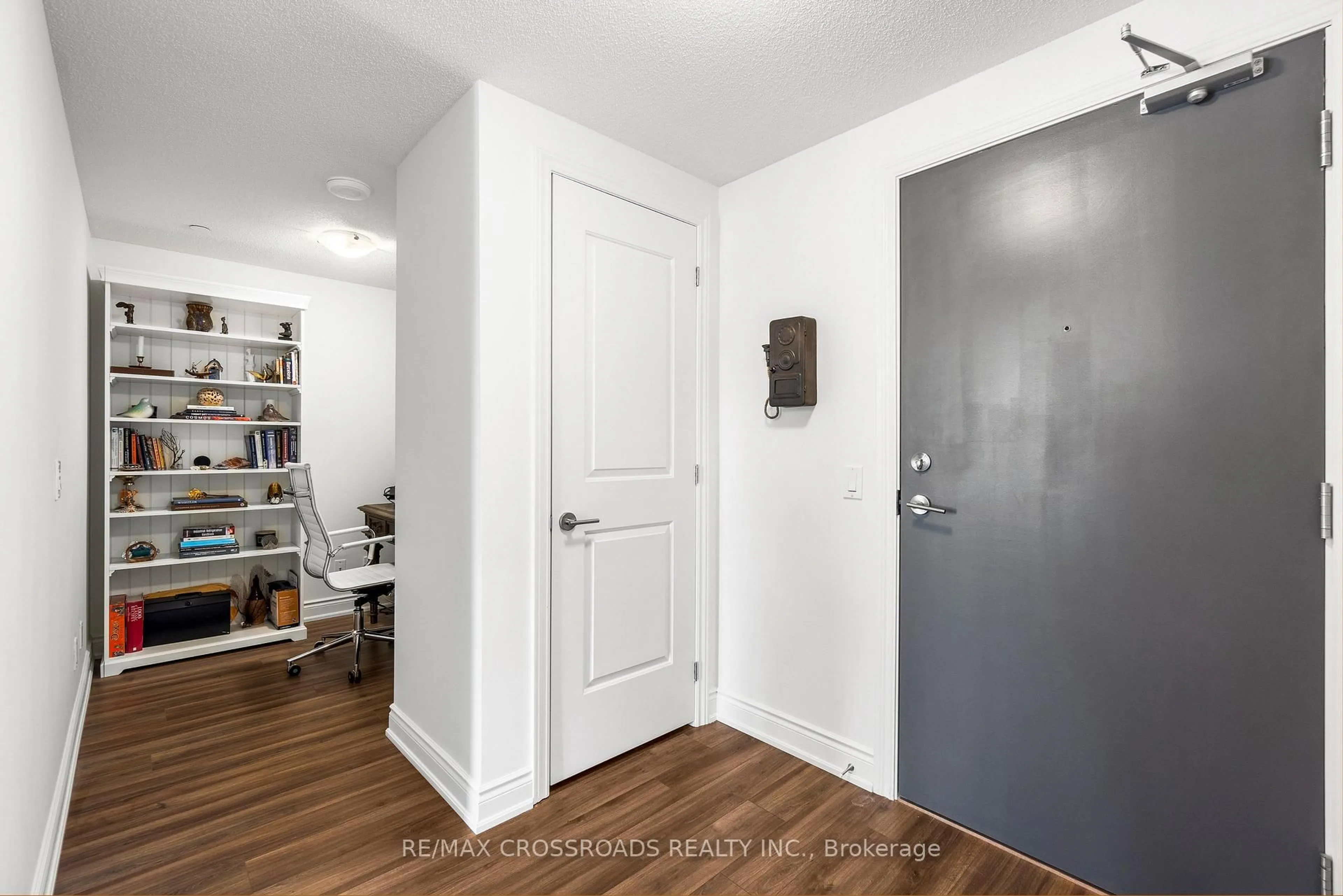 Indoor entryway for 9618 Yonge St #TH102, Richmond Hill Ontario L4C 0X5