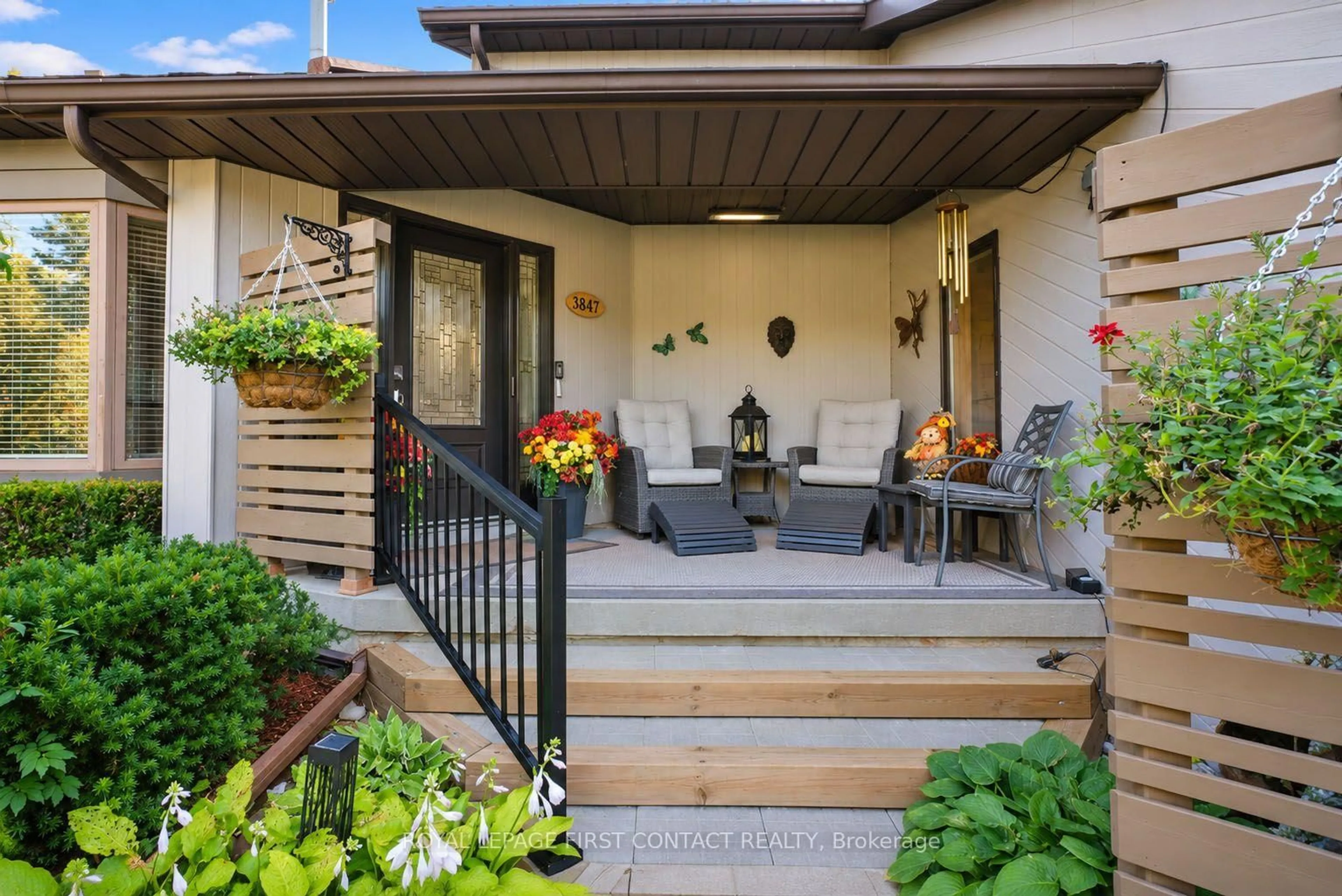 Patio, street for 3847 West St, Innisfil Ontario L9S 2L8