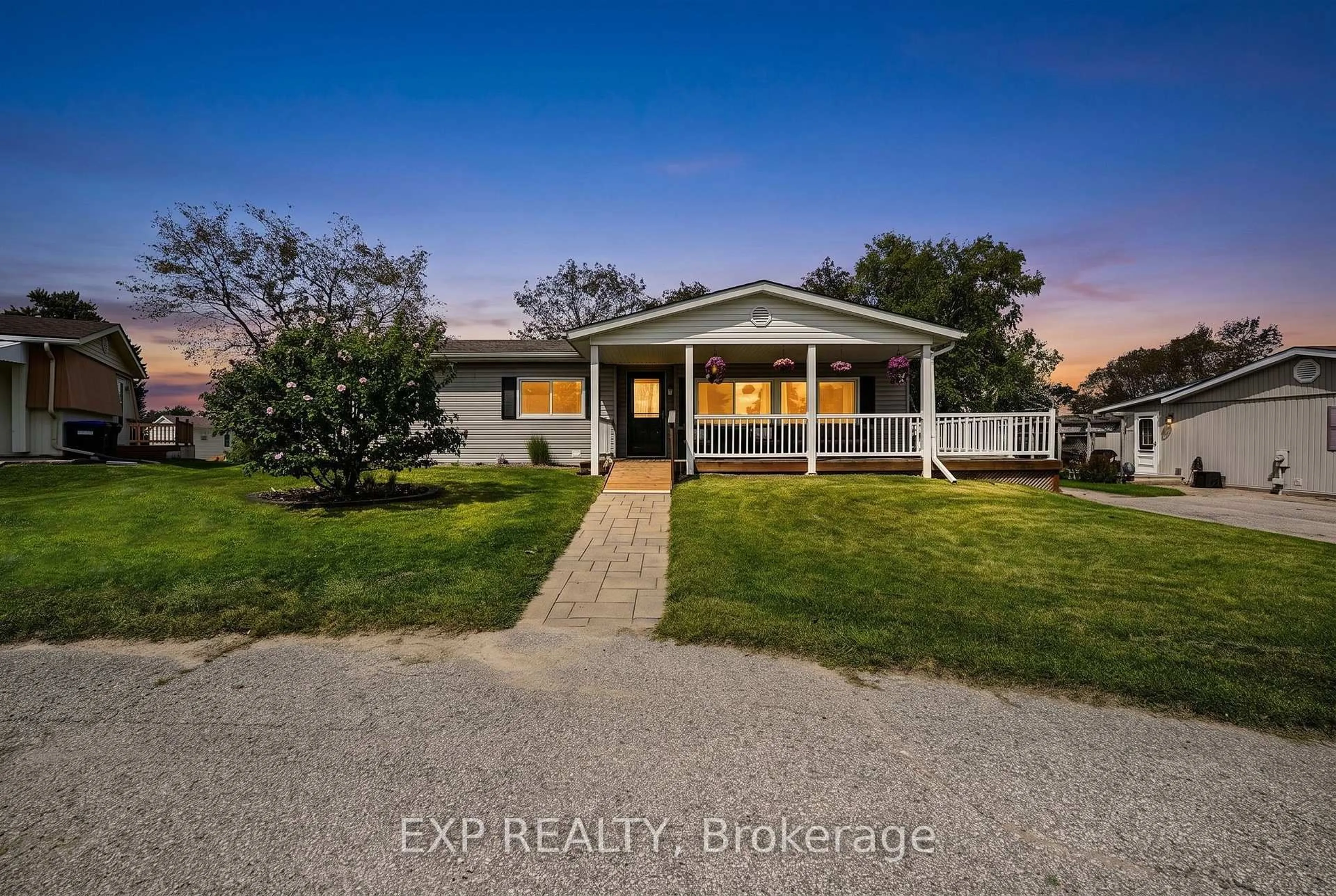 A pic from outside/outdoor area/front of a property/back of a property/a pic from drone, unknown for 4 Fairbirch Crt, Innisfil Ontario L9S 1R2