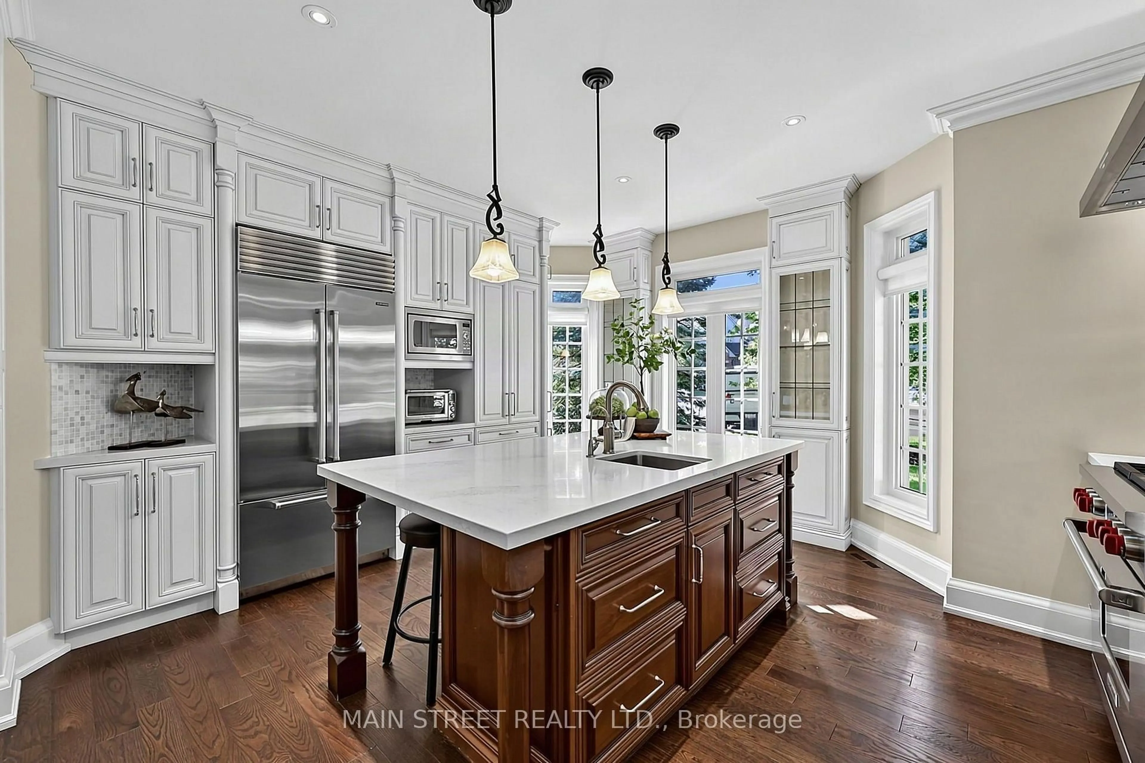 Open concept kitchen, ceramic/tile floor for 40 Tucker Crt, Aurora Ontario L4G 7T1