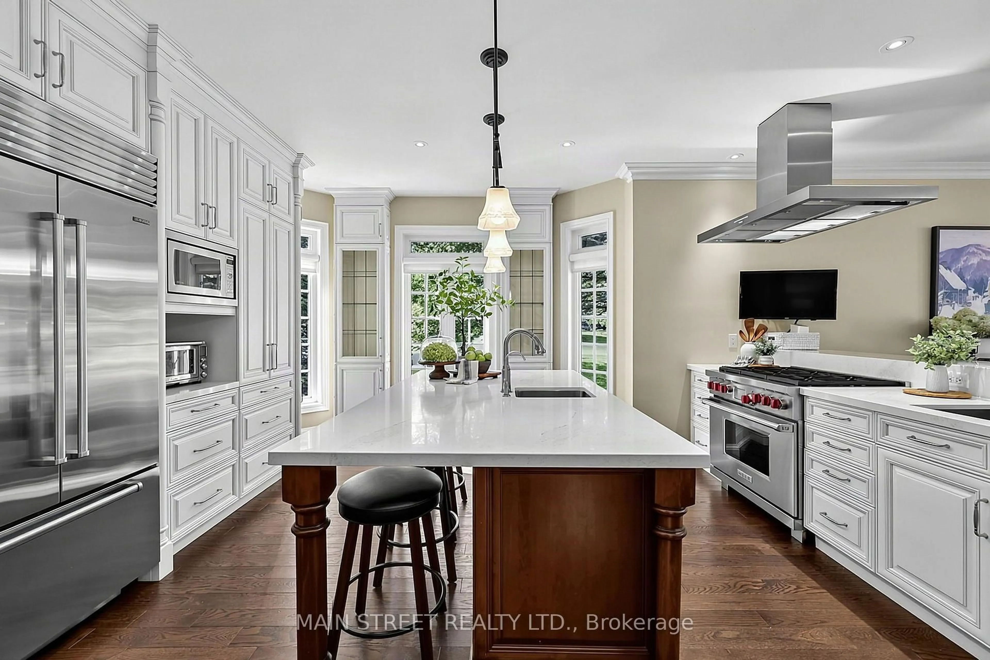Open concept kitchen, ceramic/tile floor for 40 Tucker Crt, Aurora Ontario L4G 7T1