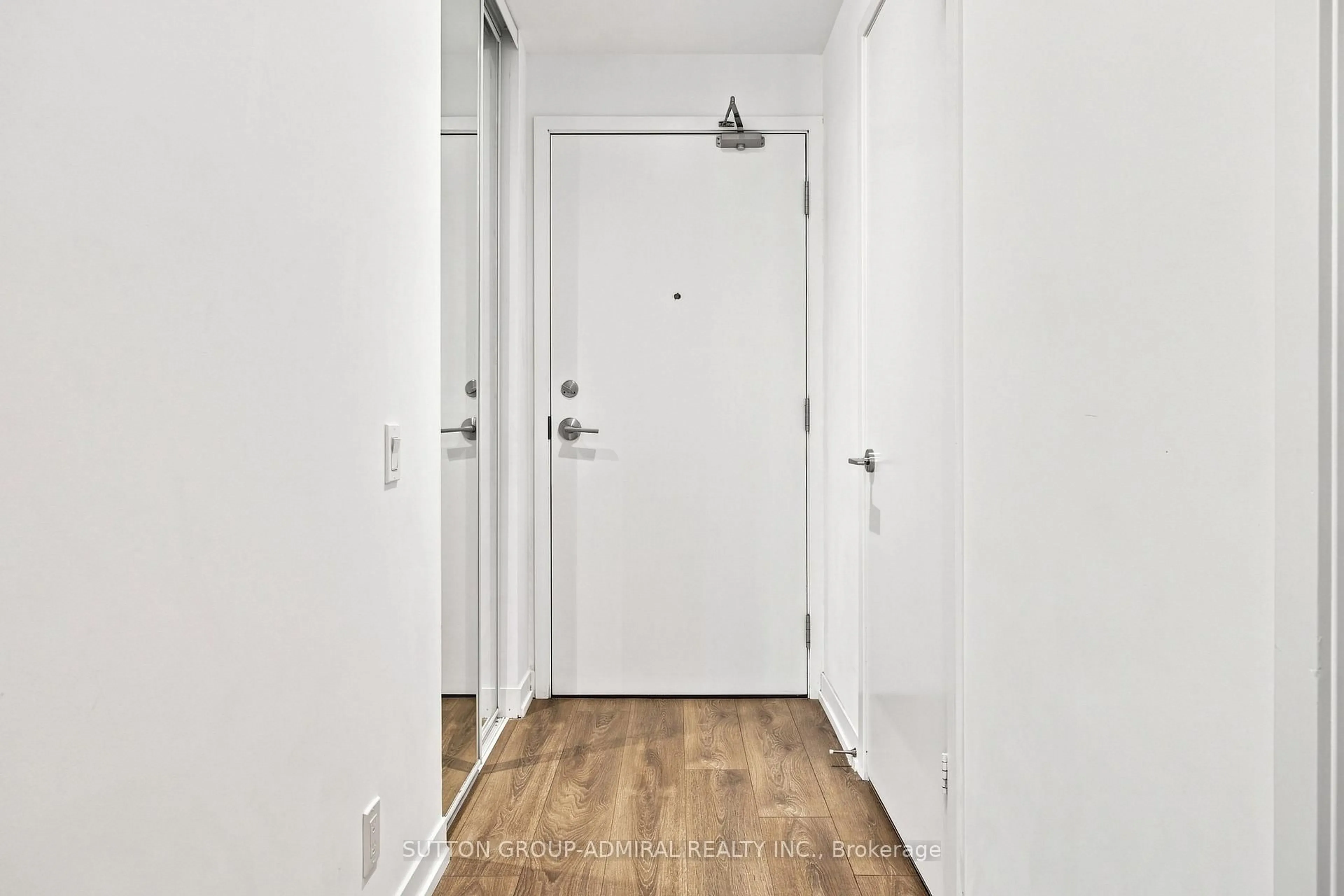 Indoor foyer for 5 Buttermill Ave #5505, Vaughan Ontario L4K 0J5