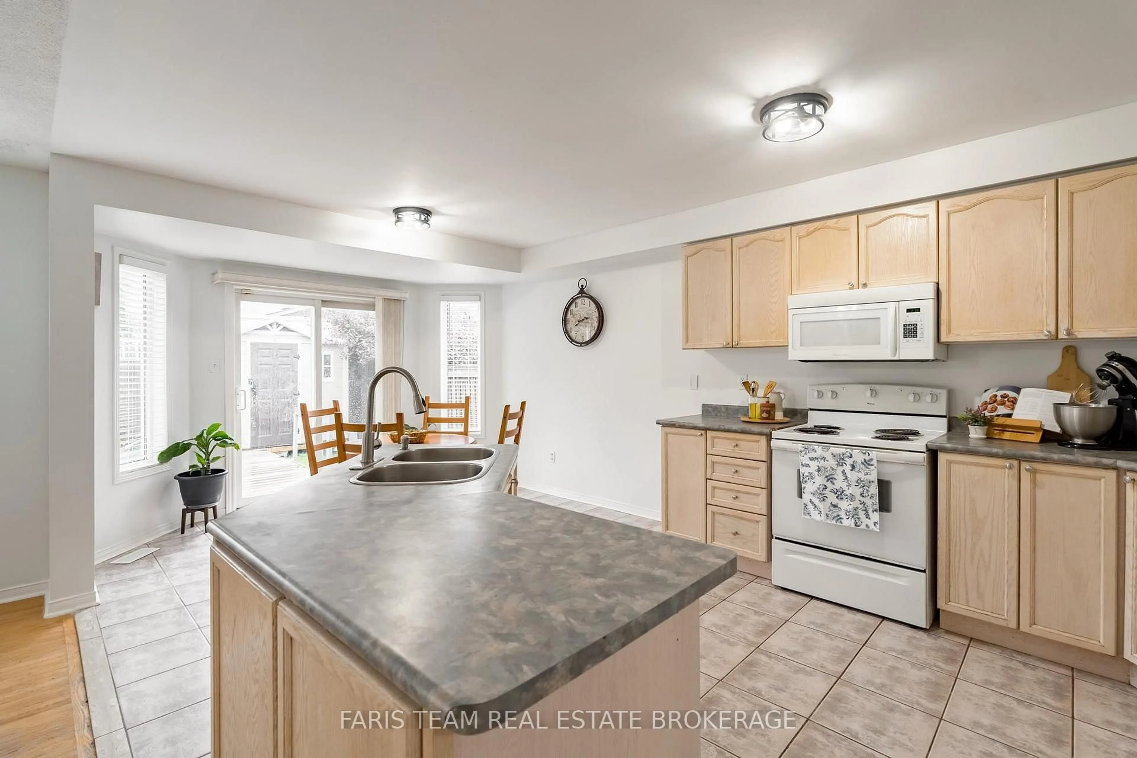 Standard kitchen, unknown for 28 McCurdy Dr, New Tecumseth Ontario L0G 1W0