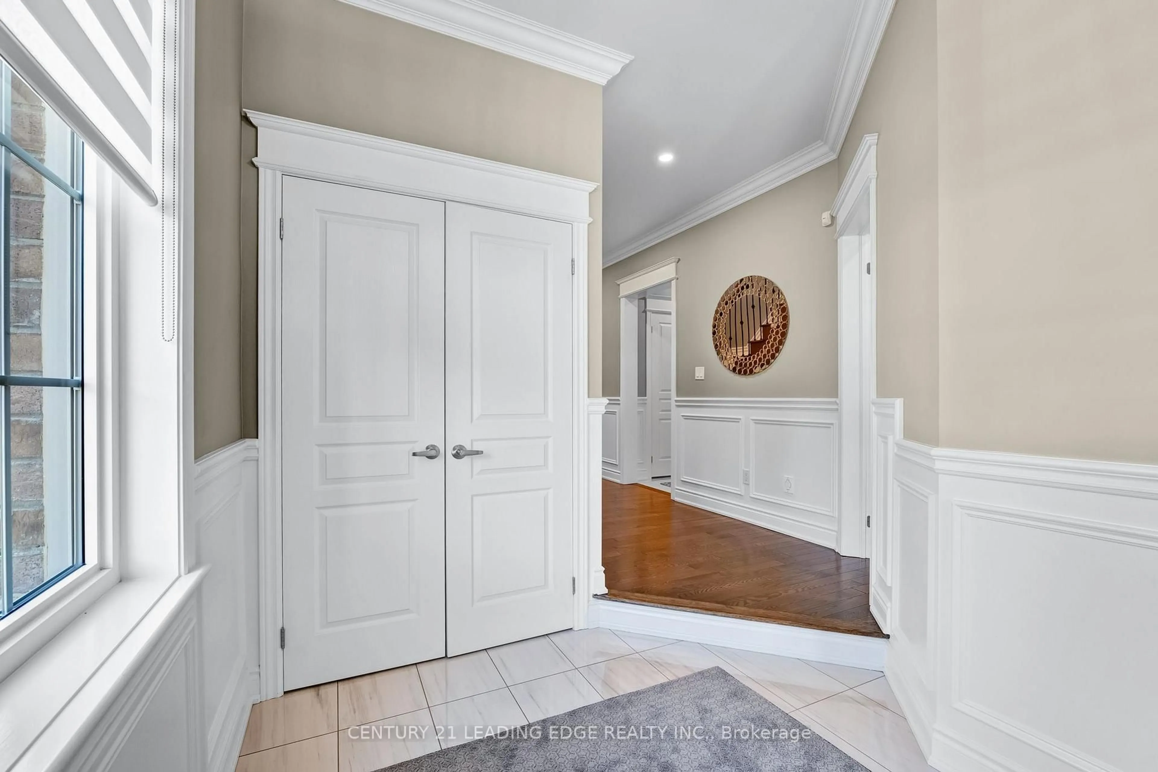 Indoor entryway for 56 Walter Tunny Cres, East Gwillimbury Ontario L9N 0R4