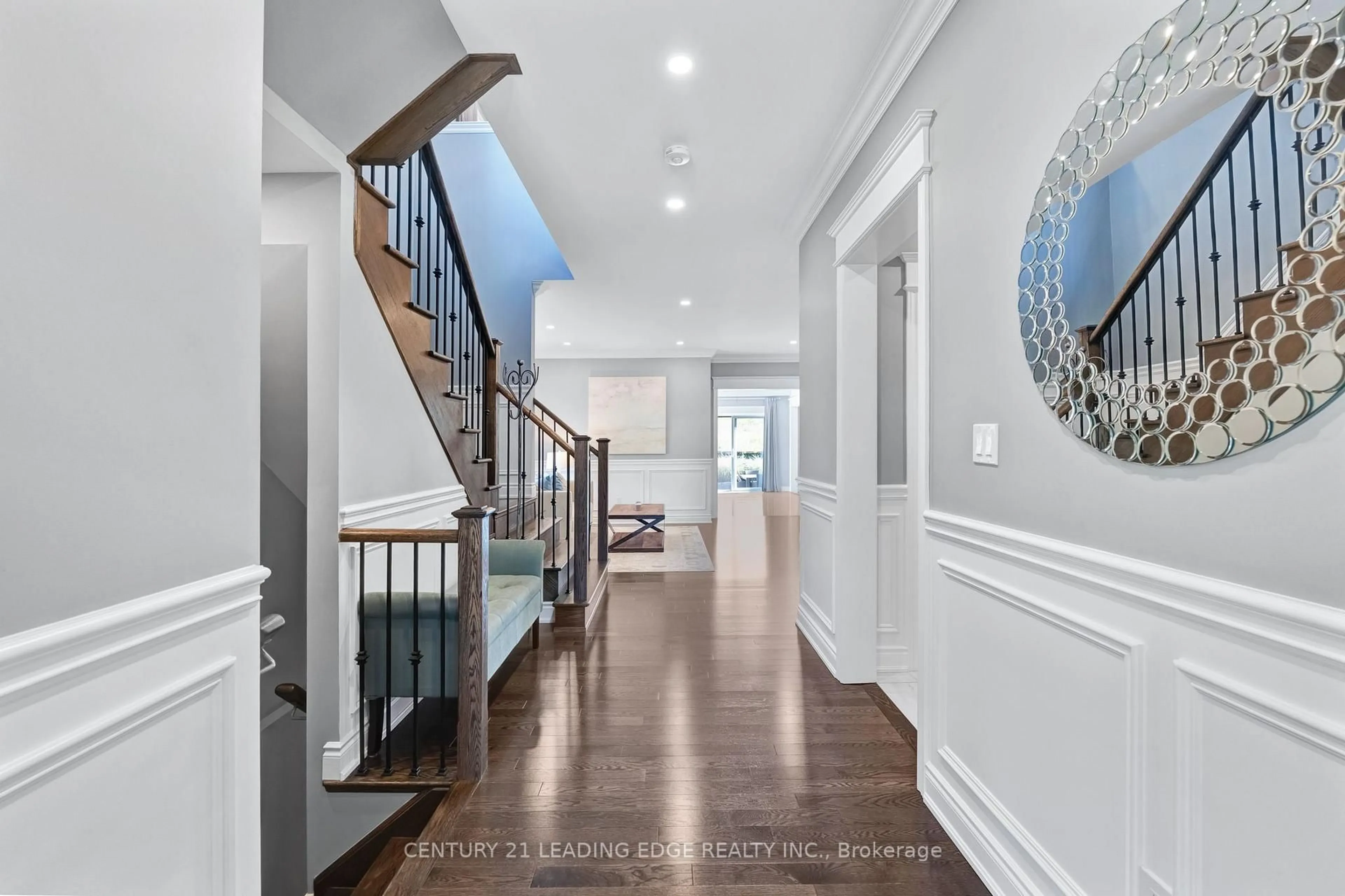 Indoor entryway for 56 Walter Tunny Cres, East Gwillimbury Ontario L9N 0R4
