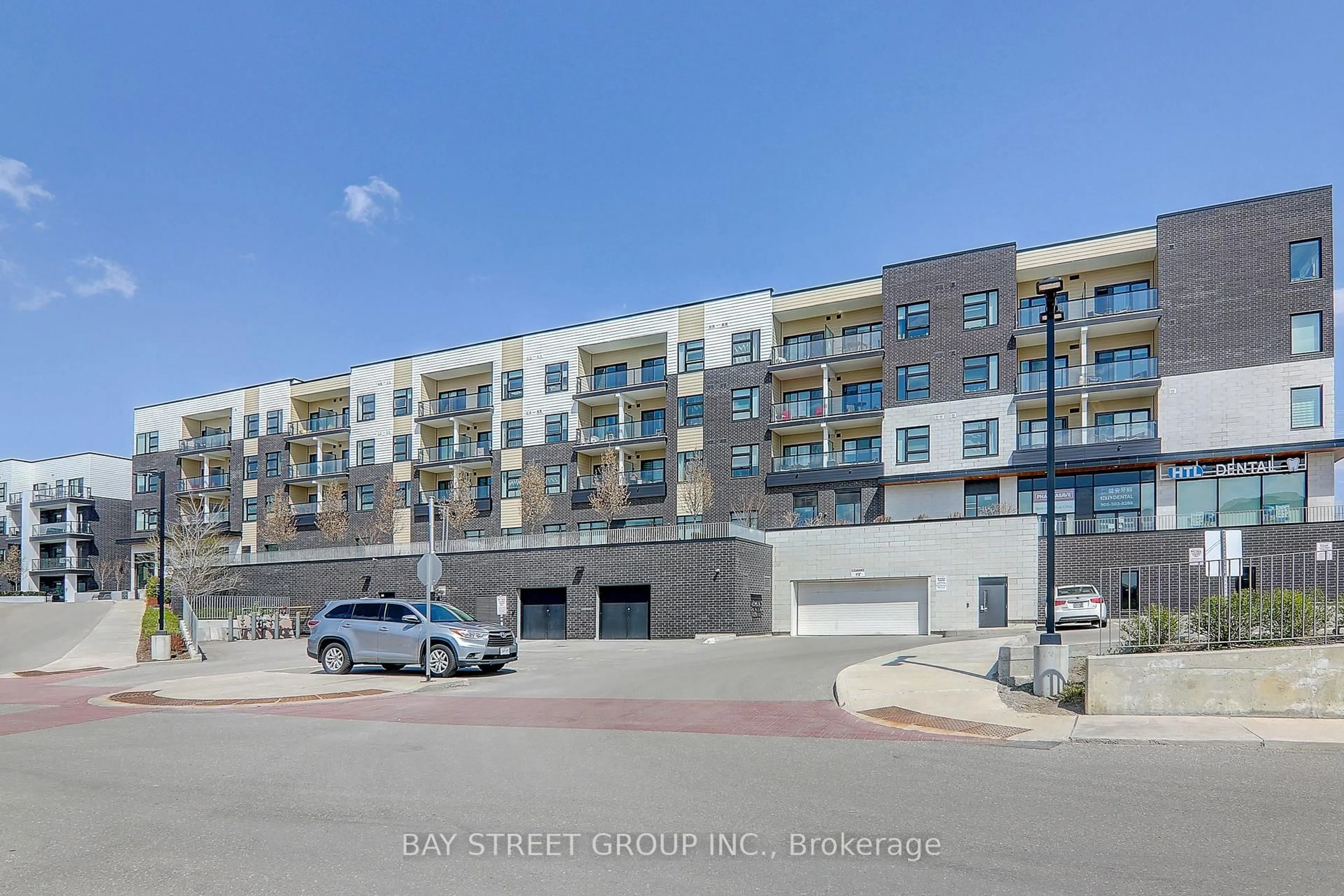 Unknown for 555 William Graham Dr #348, Aurora Ontario L4G 4H9