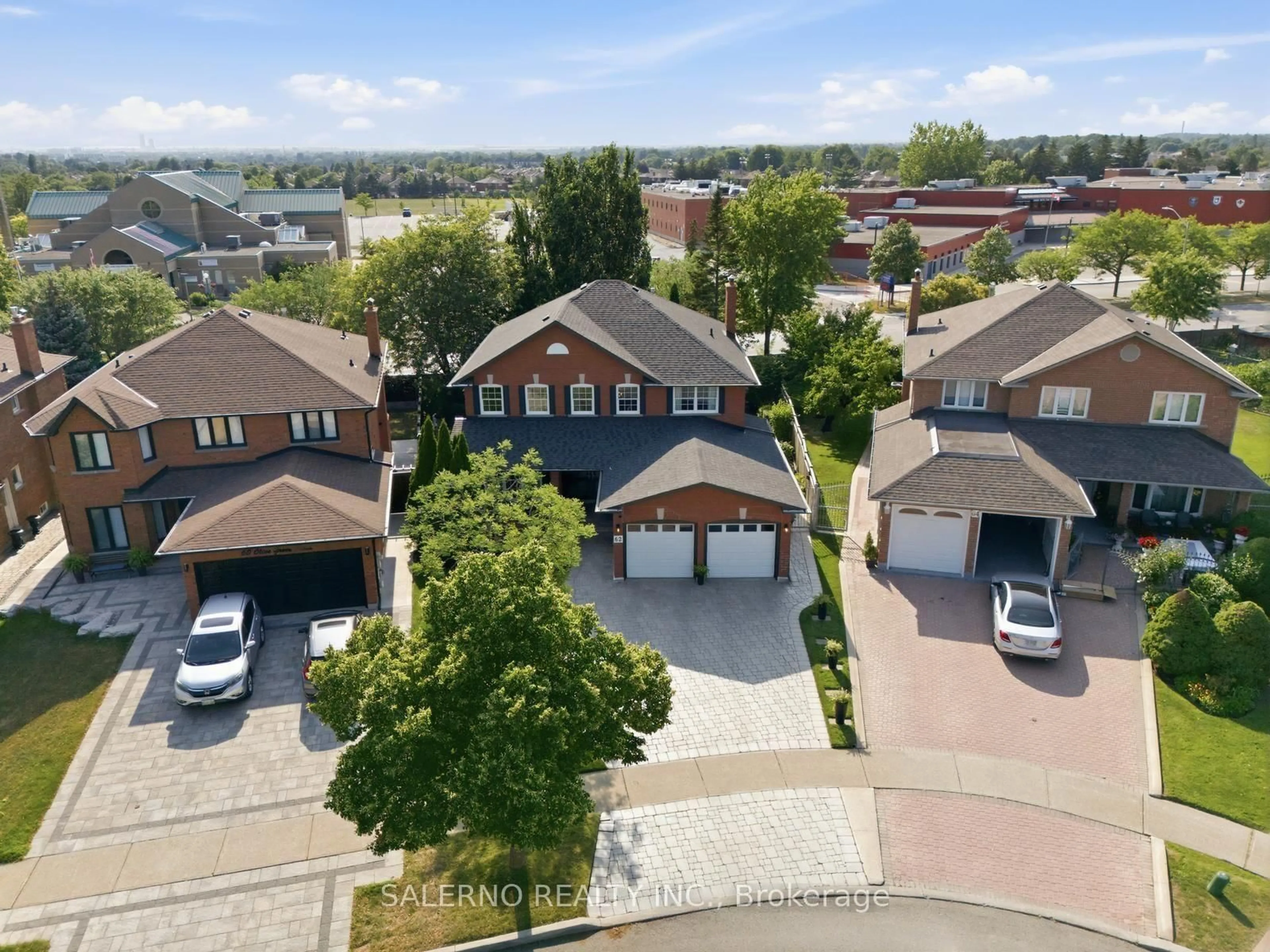 A pic from outside/outdoor area/front of a property/back of a property/a pic from drone, street for 62 Olive Green Rd, Vaughan Ontario L4L 7Z3