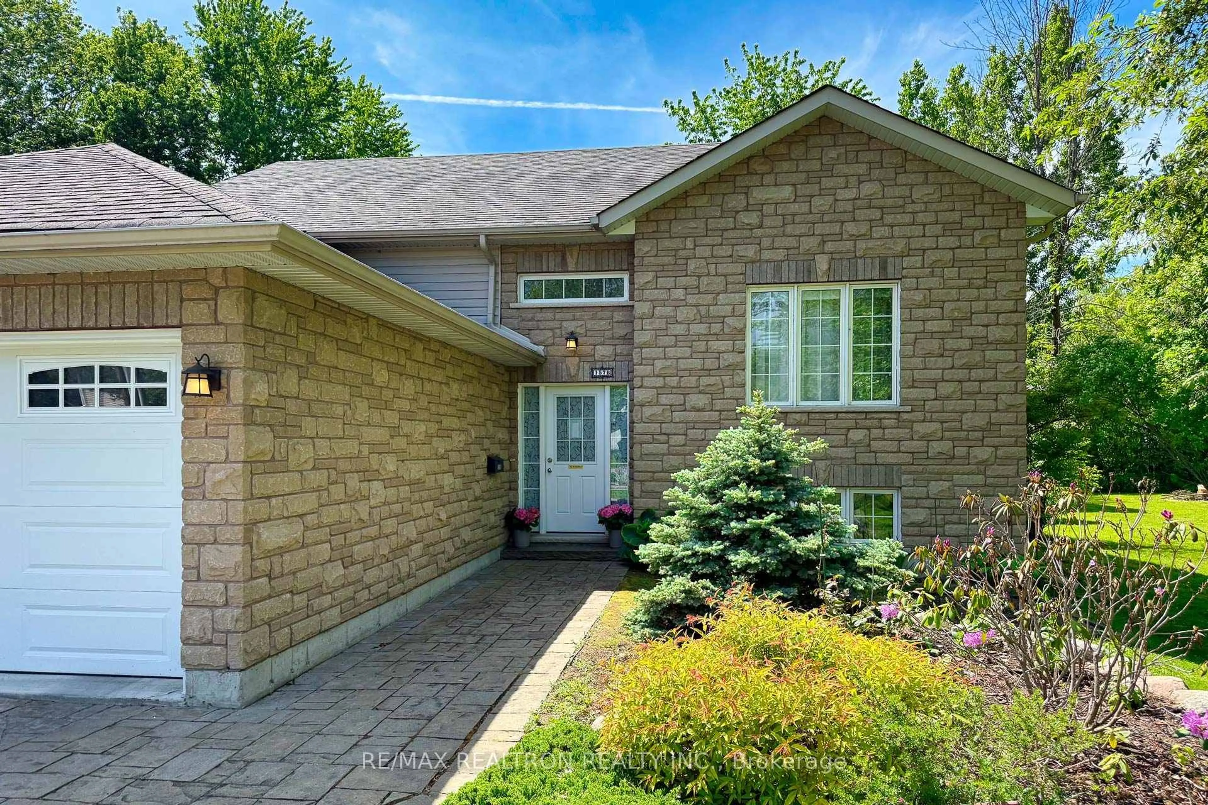 Home with brick exterior material, street for 157B Silas Blvd, Georgina Ontario L4P 2K2