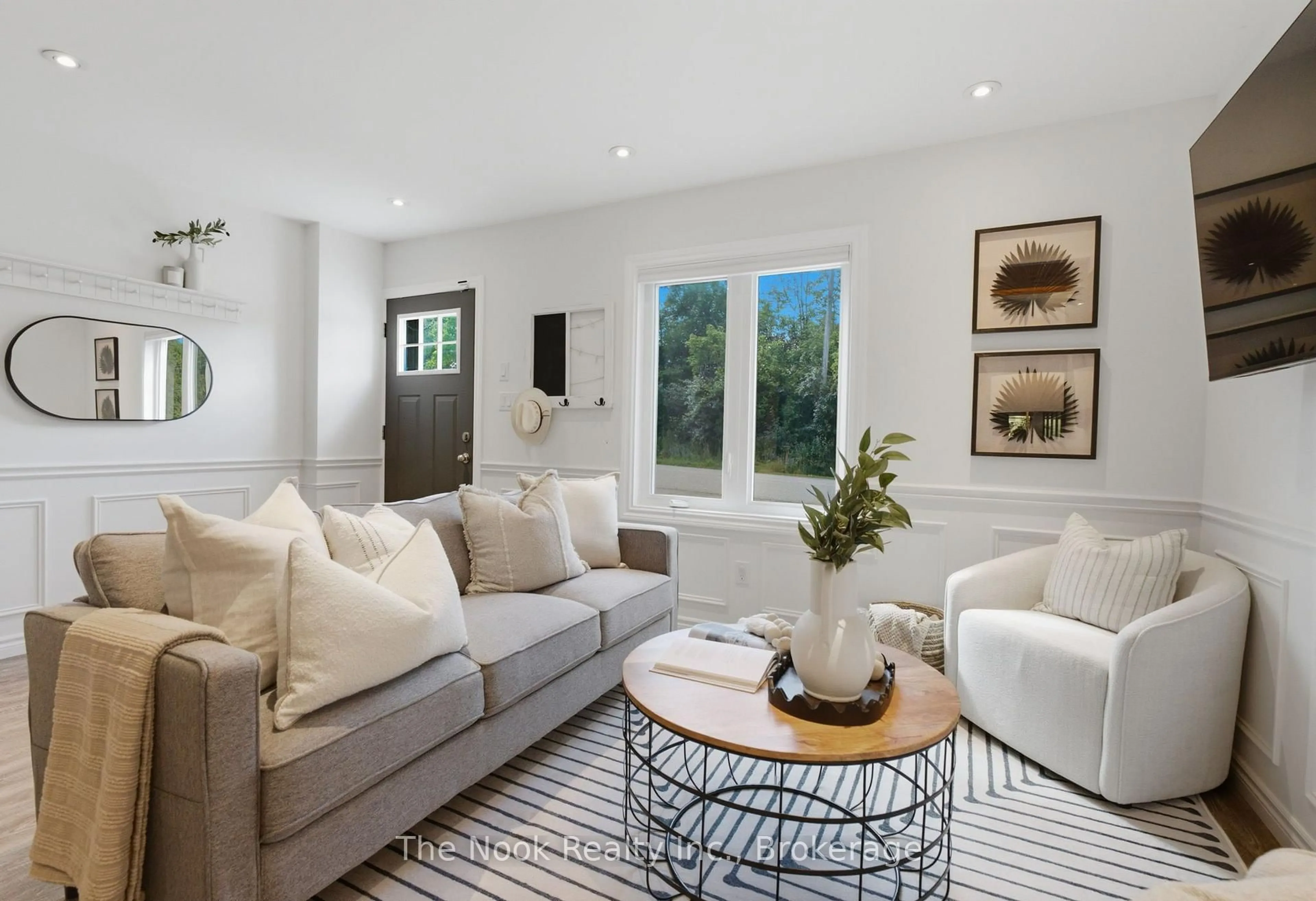 Living room with furniture, unknown for 7168 Old Shiloh Rd, Georgina Ontario L0E 1N0
