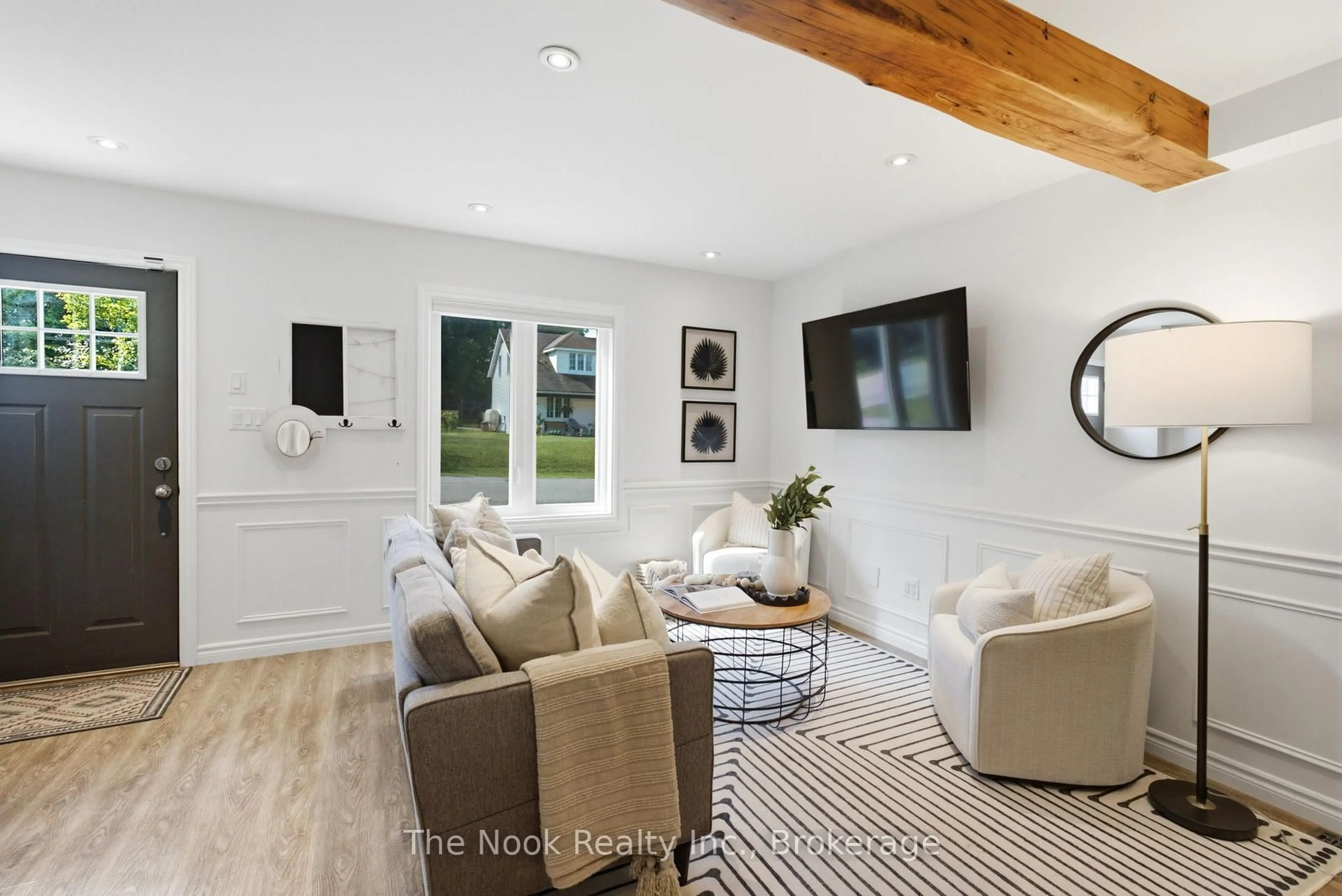 Living room with furniture, unknown for 7168 Old Shiloh Rd, Georgina Ontario L0E 1N0