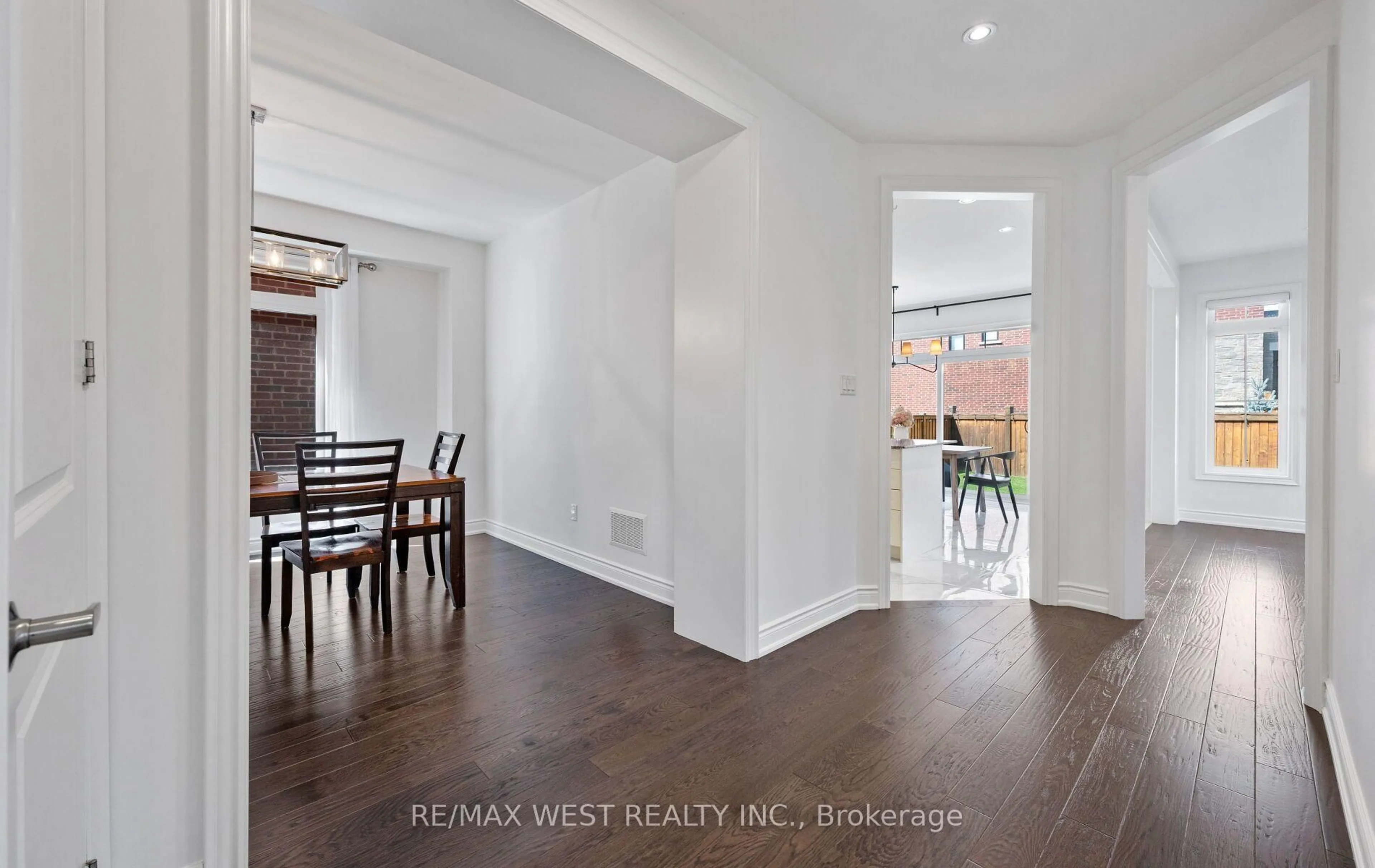 Indoor entryway for 133 Rotondo Cres, Vaughan Ontario L4H 4R1