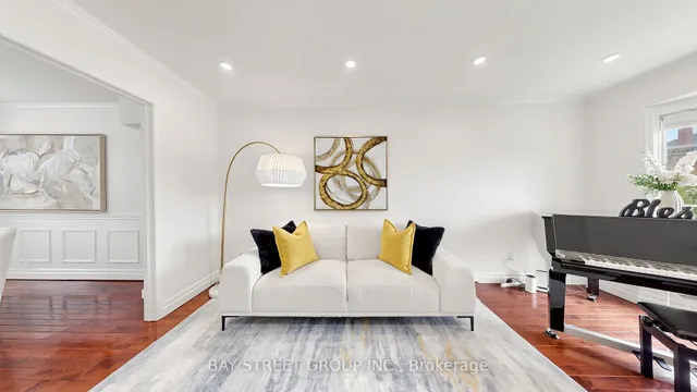 26 Kew Gdns, Richmond Hill 4