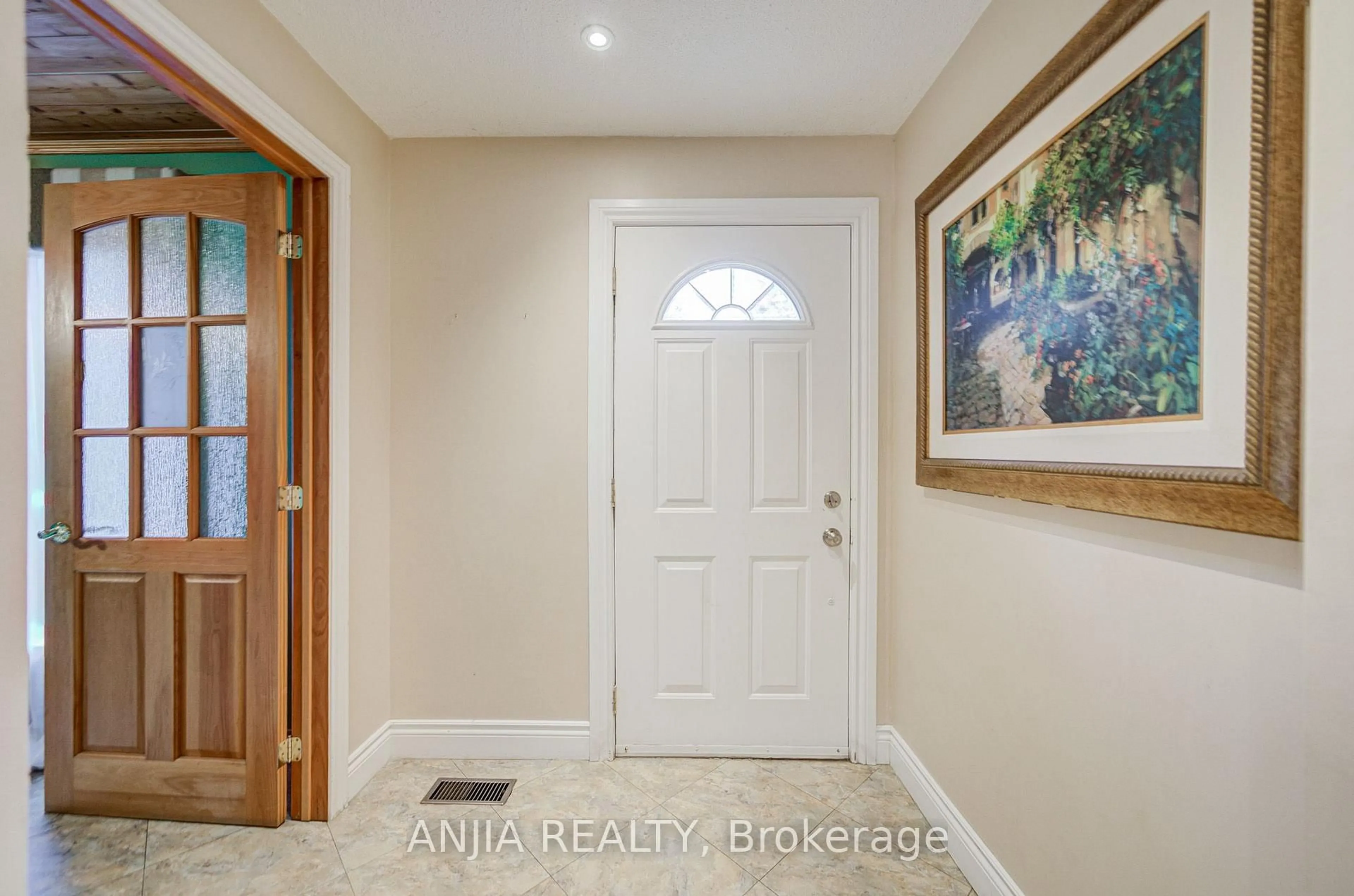 Indoor entryway for 21 Princess St, Markham Ontario L3P 1K4