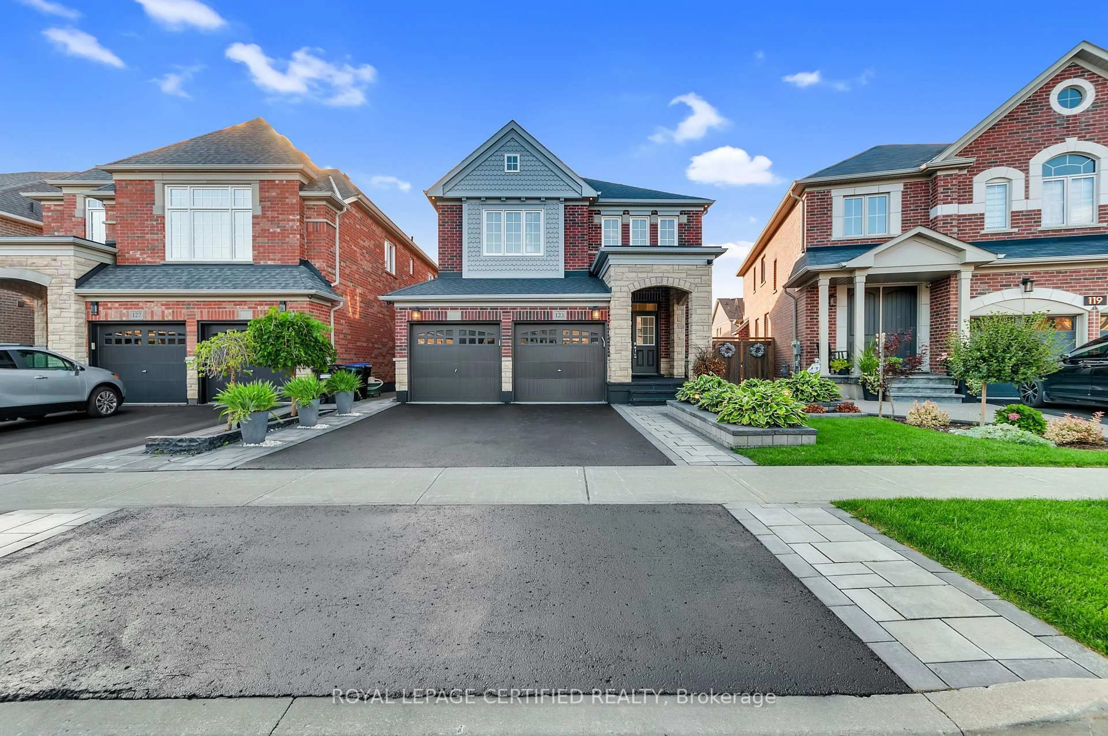 Home with brick exterior material, street for 123 Mcdonnell Cres, Bradford West Gwillimbury Ontario L3Z 0S8