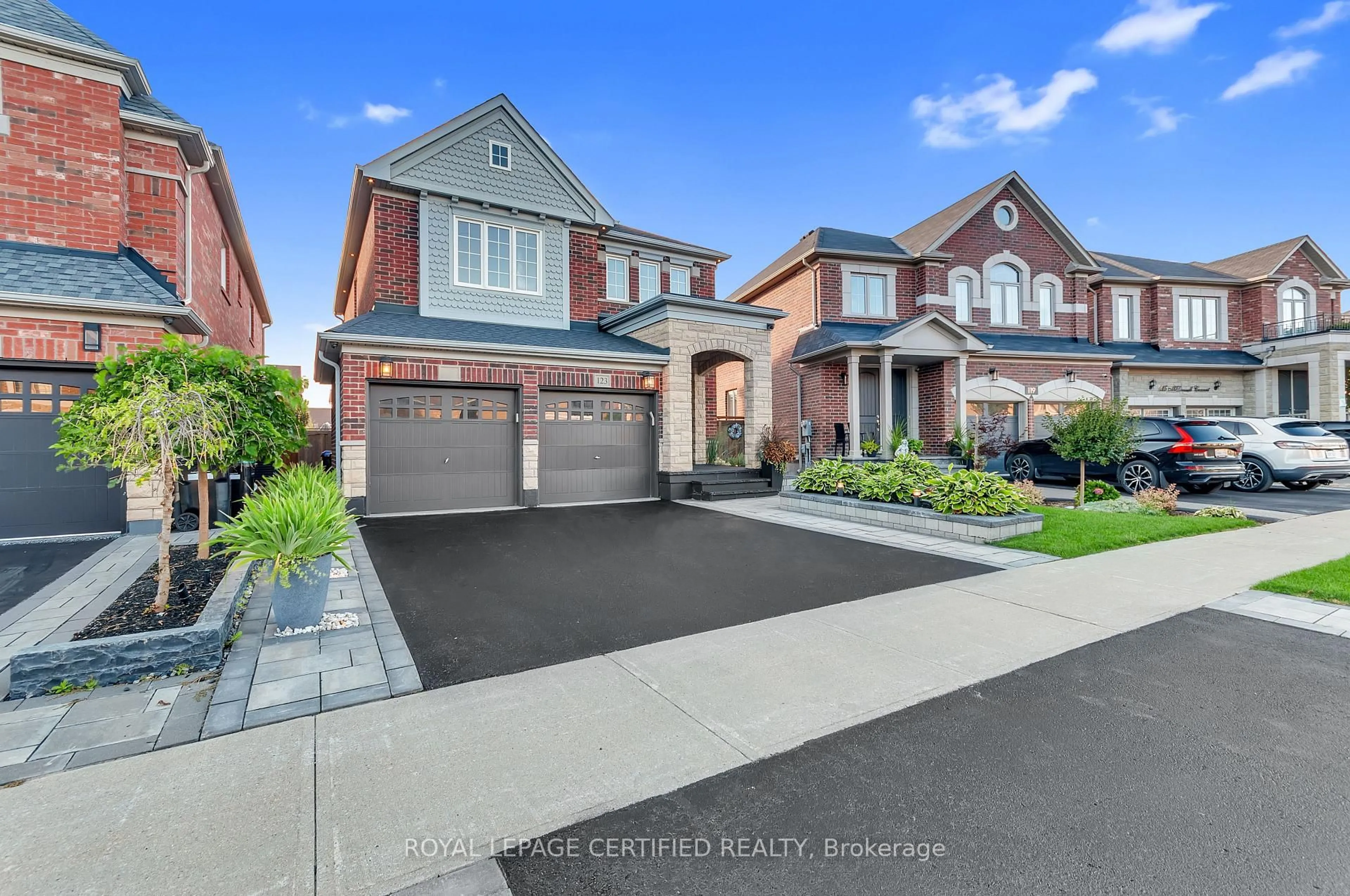 Home with brick exterior material, street for 123 Mcdonnell Cres, Bradford West Gwillimbury Ontario L3Z 0S8