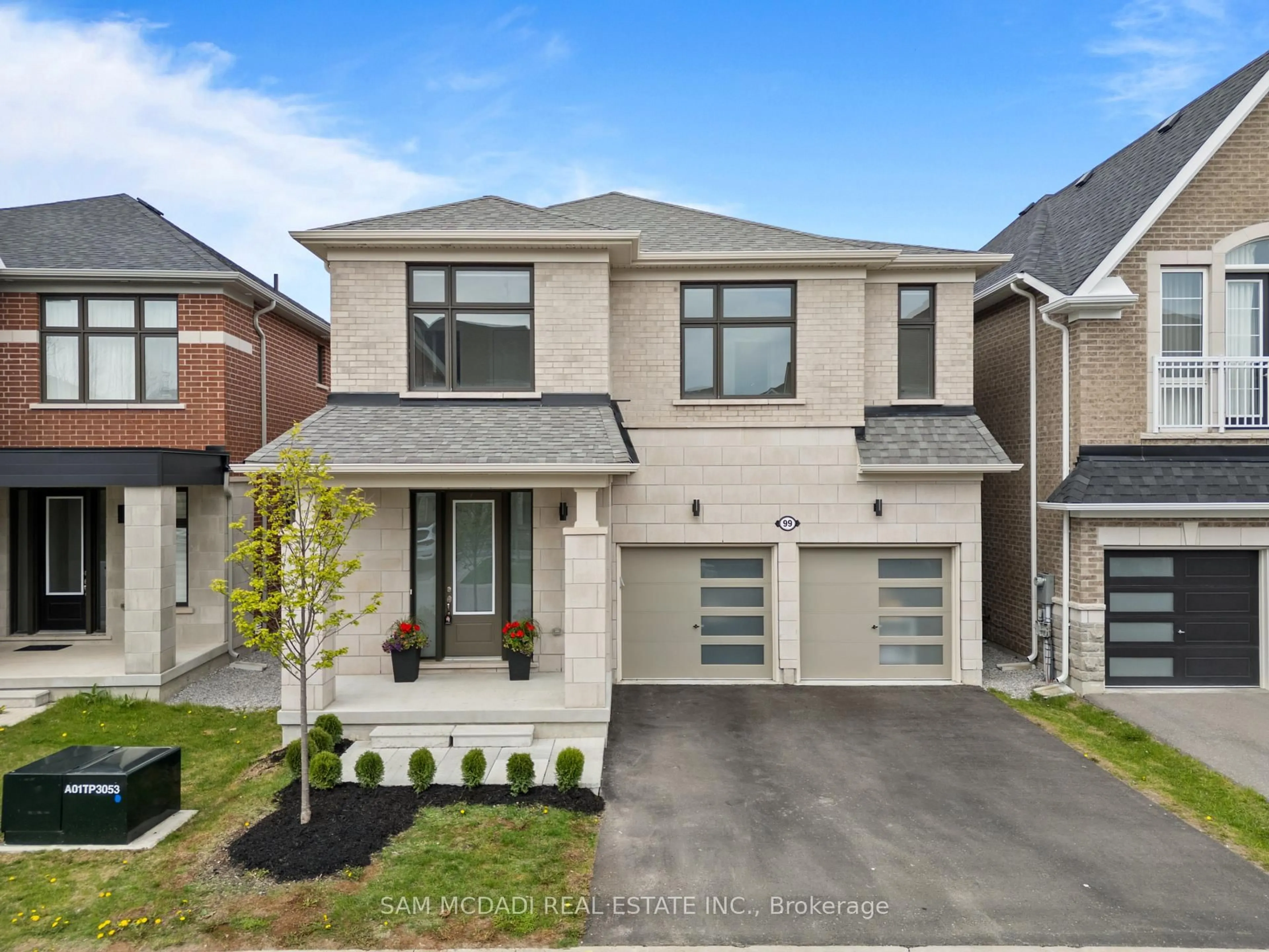 Home with brick exterior material, street for 99 Black Walnut Crt, Aurora Ontario L4G 3X7