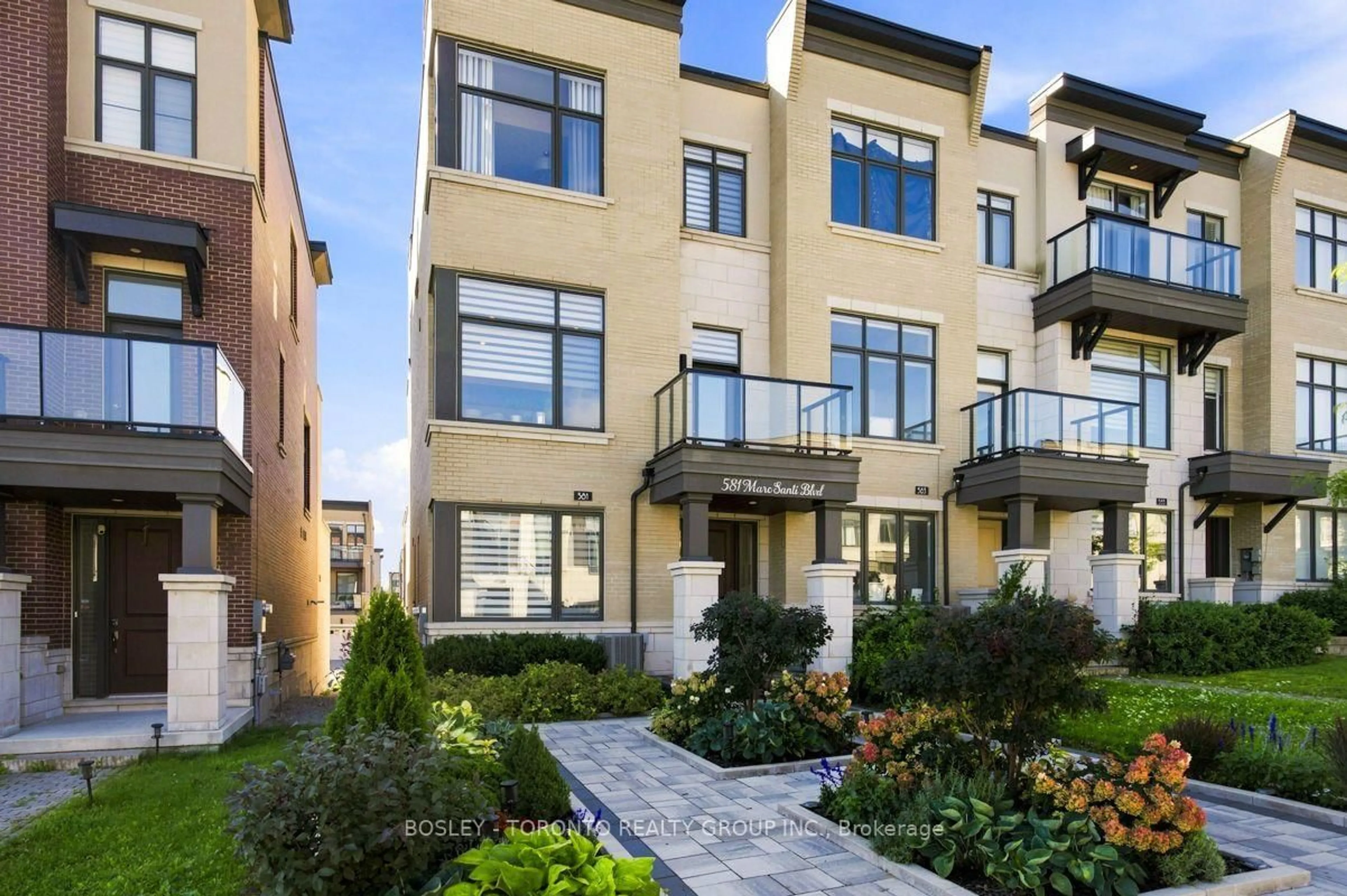 Patio, street for 581 Marc Santi Blvd, Vaughan Ontario L6A 4Z8