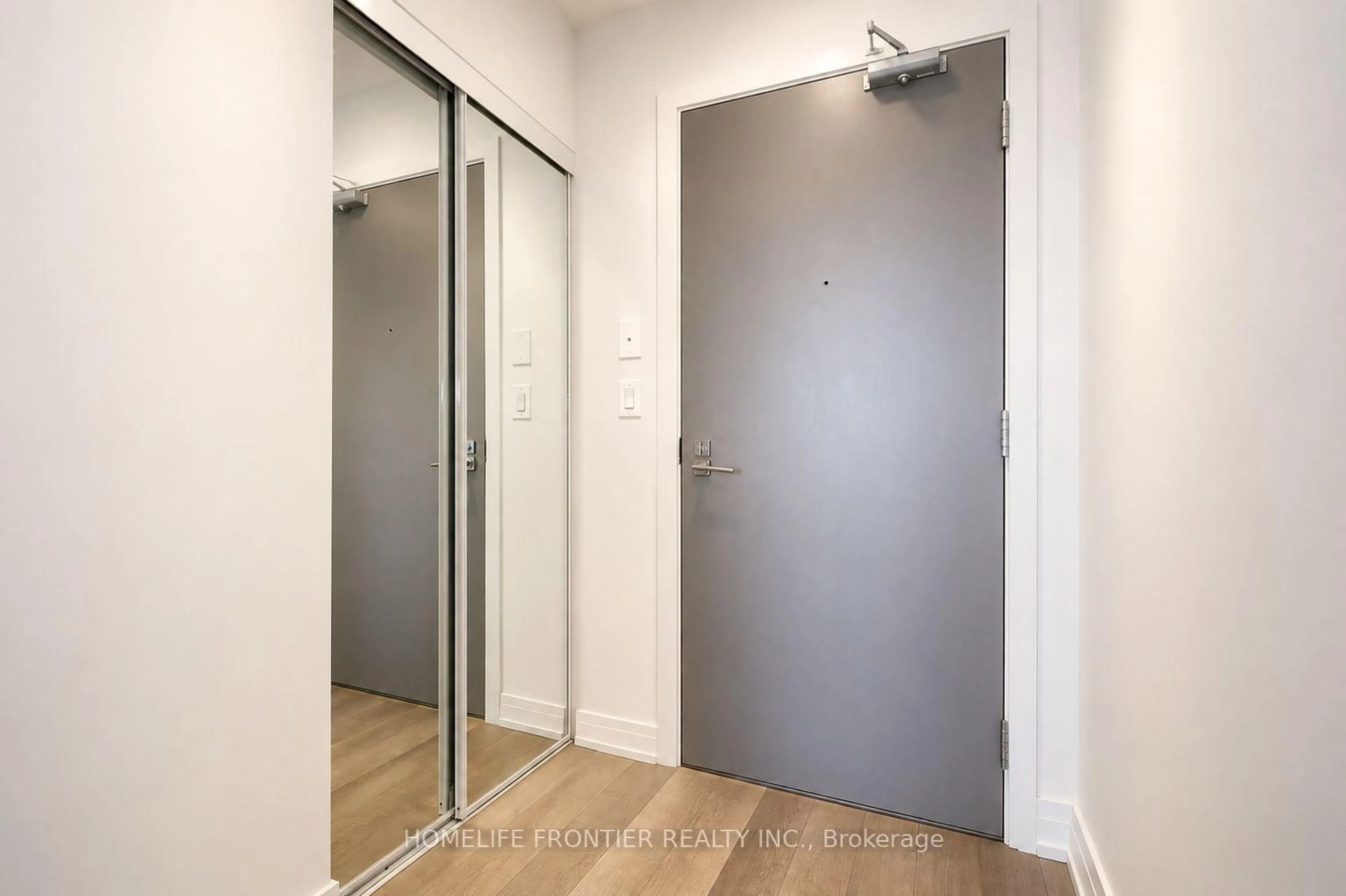 Indoor entryway for 7165 Yonge St #1810, Markham Ontario L3T 0C9
