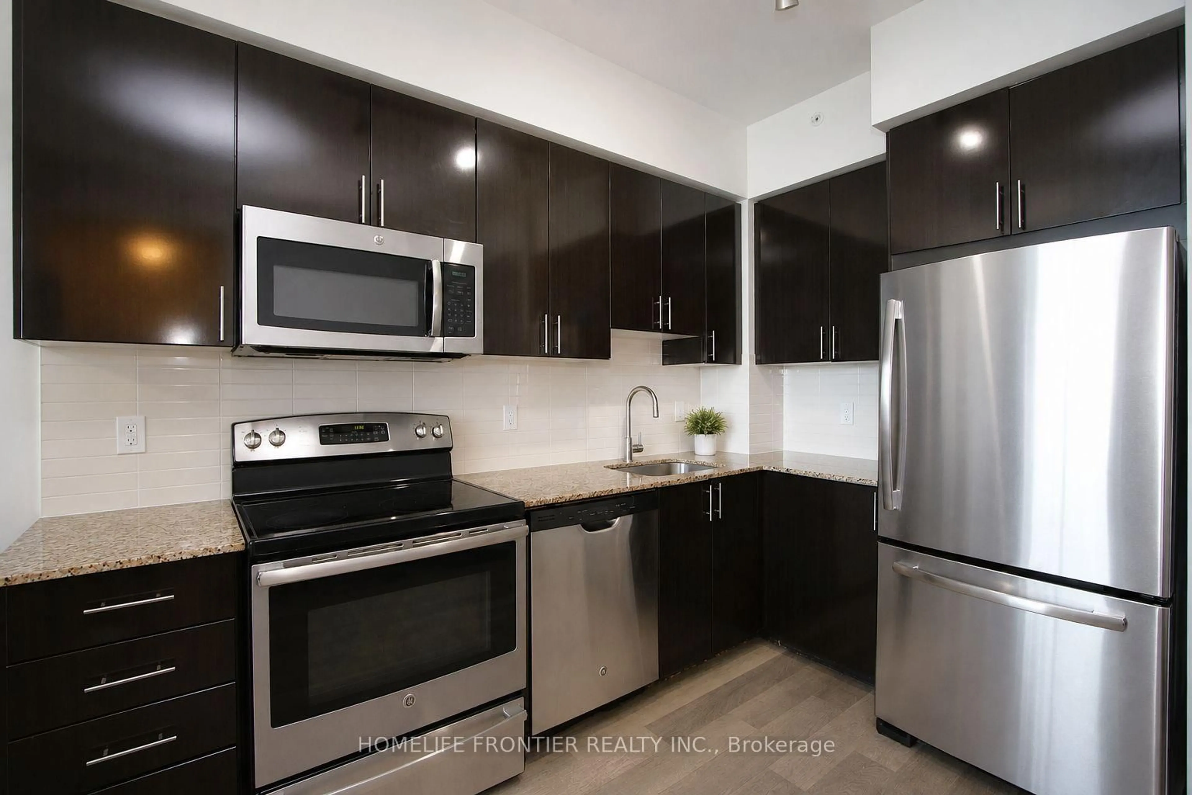 Standard kitchen, unknown for 7165 Yonge St #1810, Markham Ontario L3T 0C9