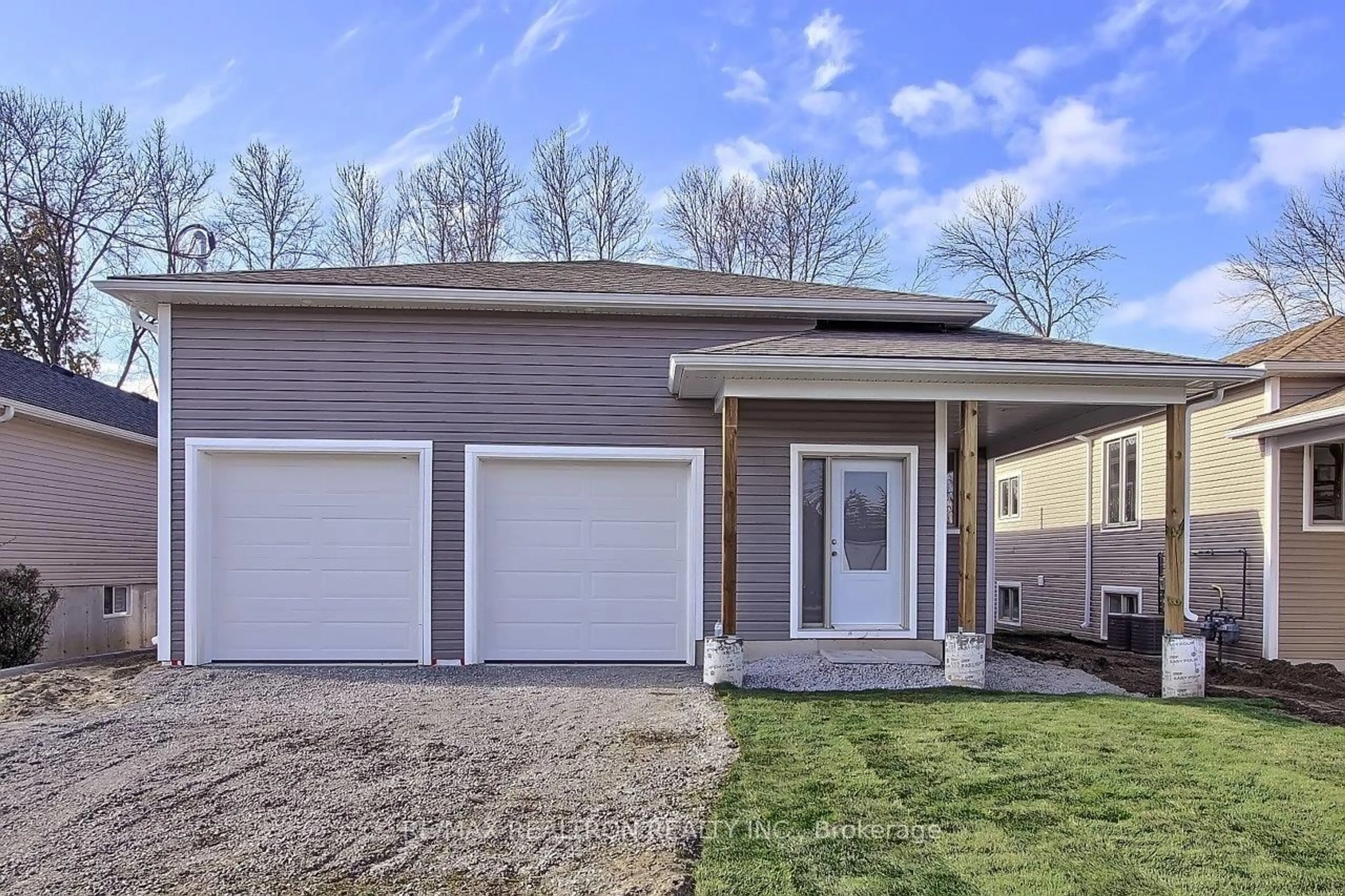 Home with vinyl exterior material, street for 794 Rockaway Rd, Georgina Ontario L0E 1S0