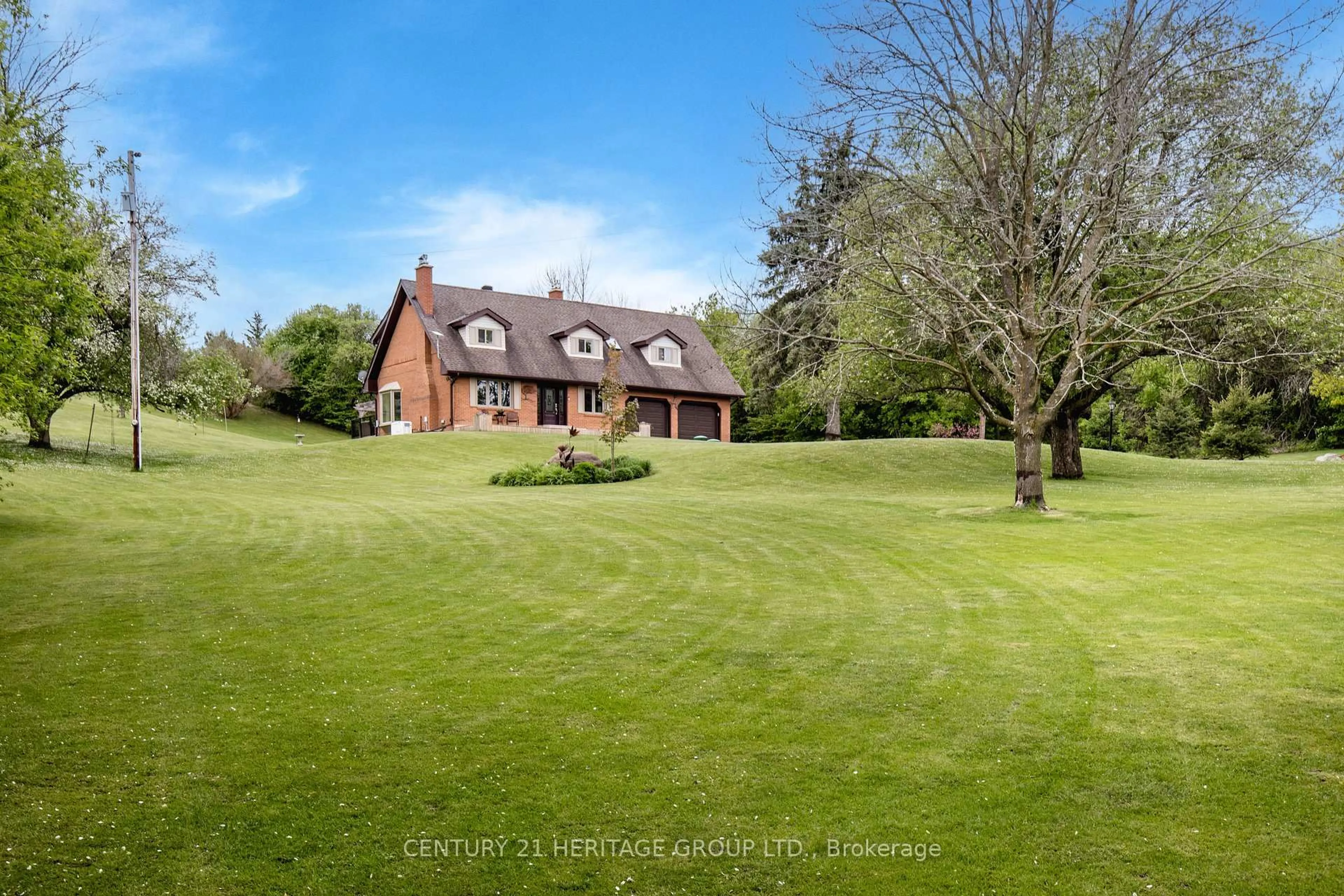 A pic from outside/outdoor area/front of a property/back of a property/a pic from drone, unknown for 5827 7th Line, New Tecumseth Ontario L0G 1A0