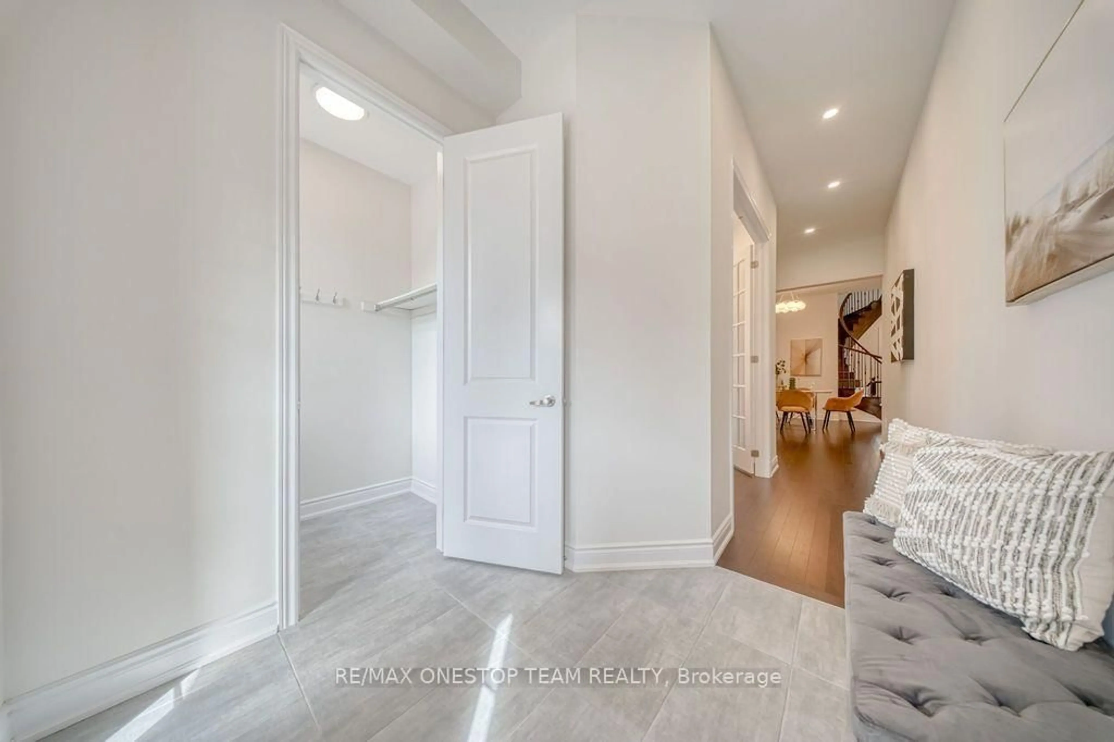 Indoor entryway for 70 Madoc Pl, Vaughan Ontario L4H 3W3