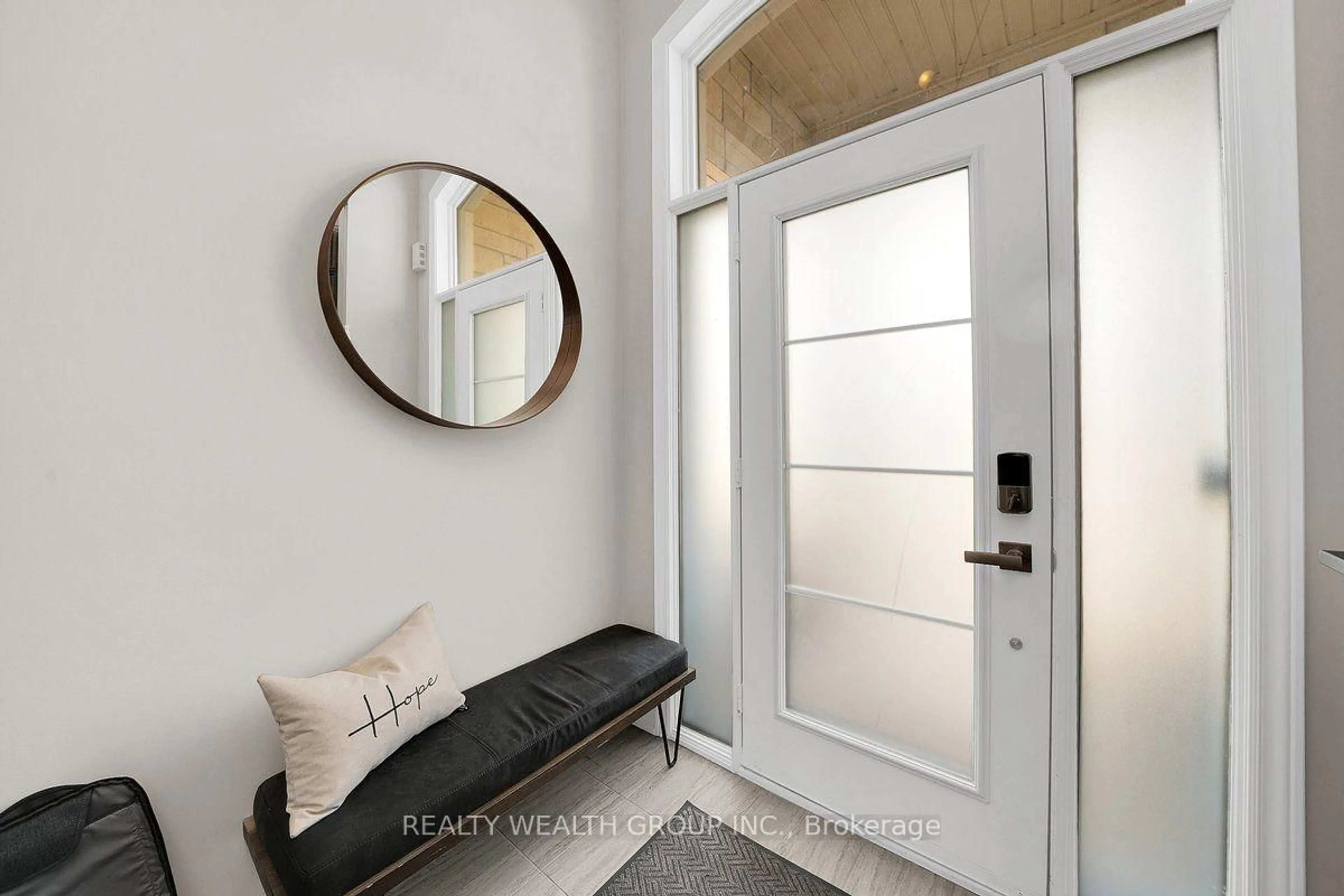 Indoor entryway for 122 Dundonnell Pl, Vaughan Ontario L4H 4R8