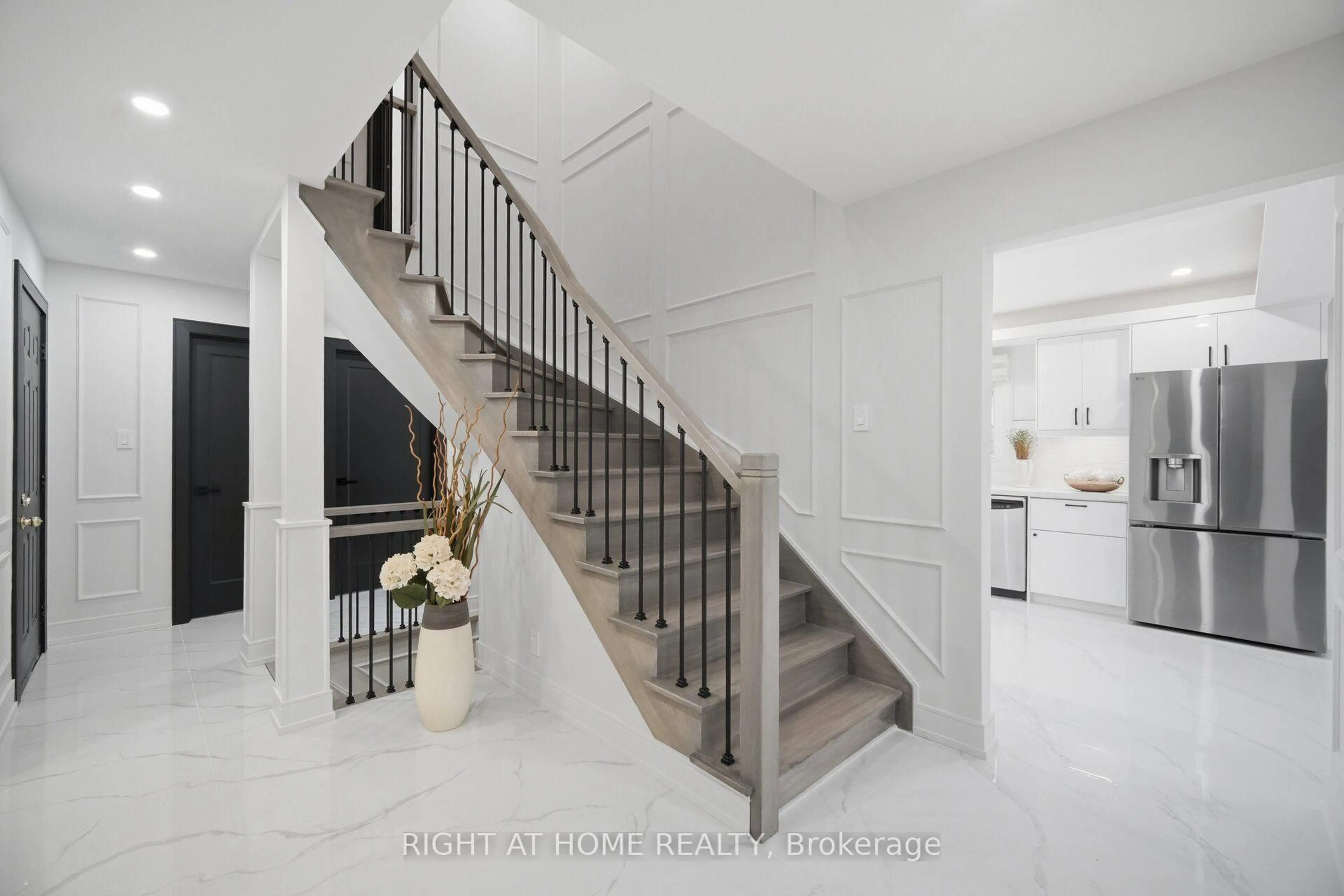 Stairs for 4 Simmons Cres, Aurora Ontario L4G 6B4