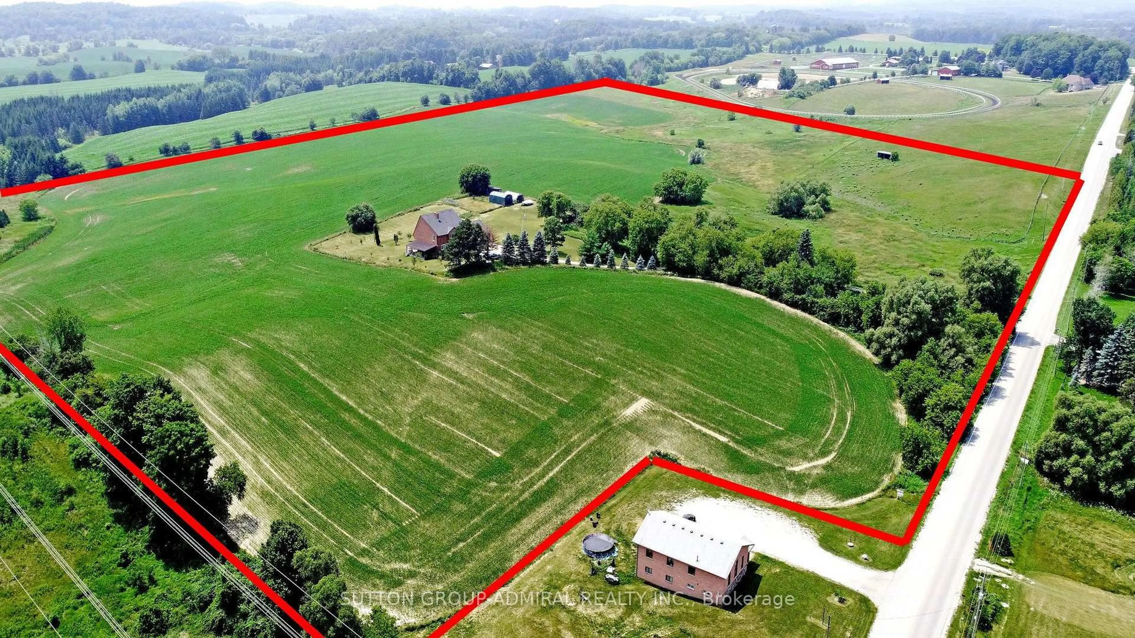 A pic from outside/outdoor area/front of a property/back of a property/a pic from drone, building for 7205 19th Side Rd, King Ontario L0G 1T0