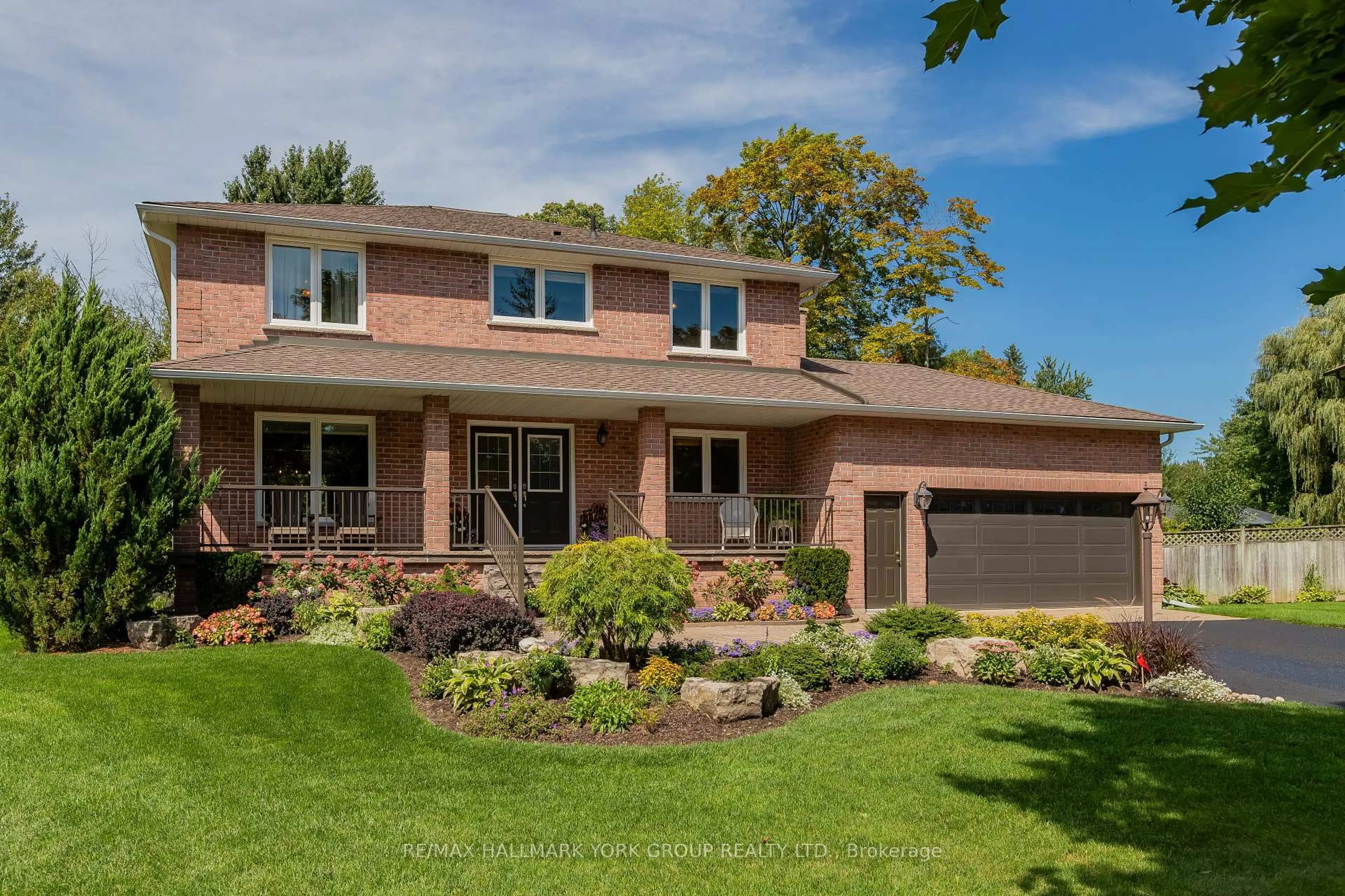Home with brick exterior material, street for 34 Amberglen Crt, East Gwillimbury Ontario L9N 1J6