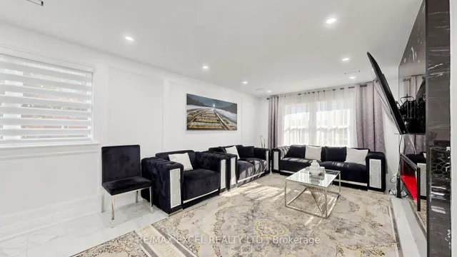 332 Dixon Blvd, Newmarket 4
