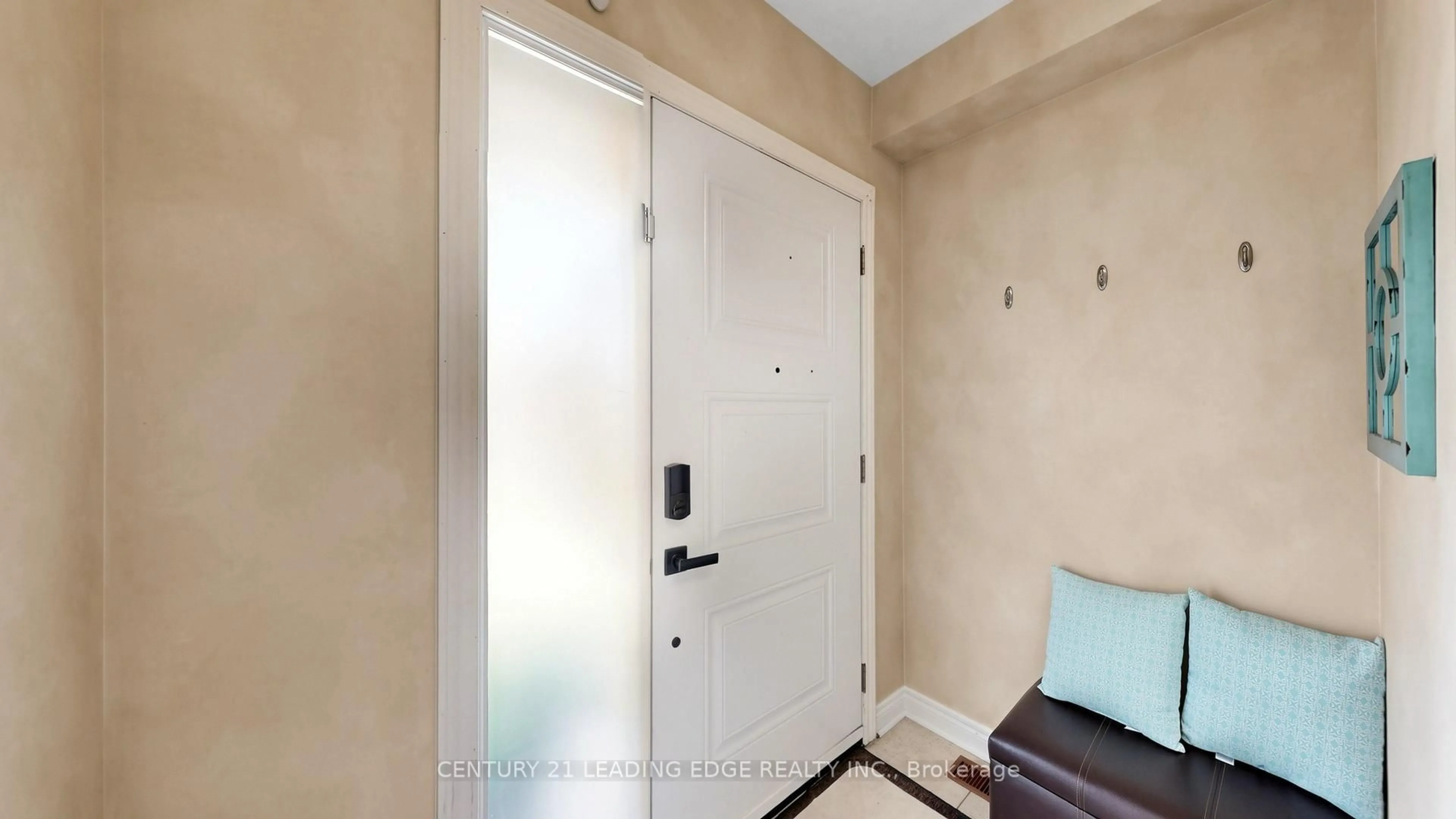 Indoor entryway for 168 Valentina Dr, Markham Ontario L3R 4R8